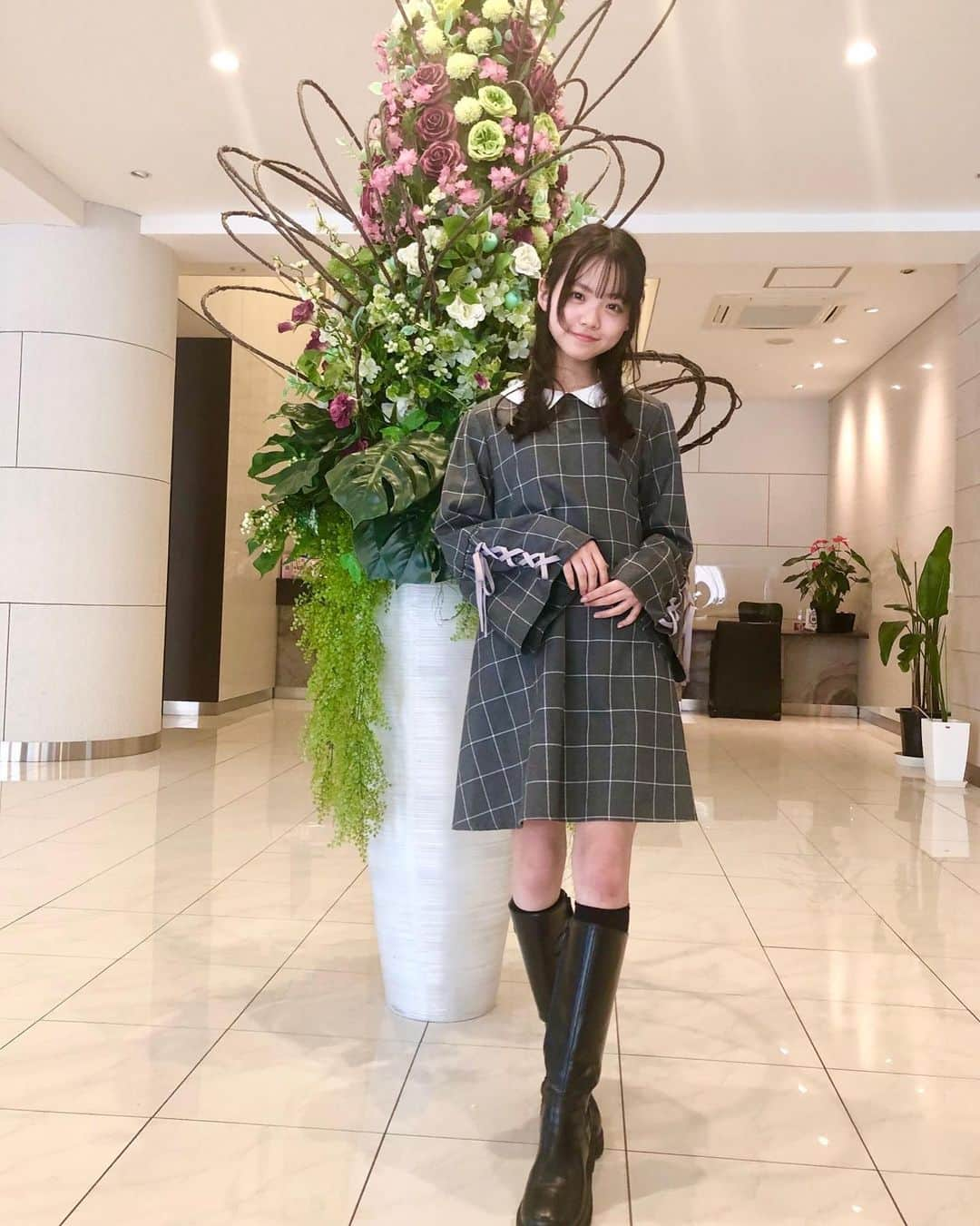 新潮社「ニコラ」さんのインスタグラム写真 - (新潮社「ニコラ」Instagram)「********* おじいちゃん、おばあちゃんとお出かけランチ  お清楚ガーリーコーデ🎀🤍  甘さレベル　★★★★☆  ワンピース　❤︎ リズリサ ブーツ　❤︎ エピヌ  #小松崎ふたば#フタバ #ニコモSNAP#ニコモ#ニコラ#nicola#中学生#jc2#今日のコーデ#今日のコーデ#ootd#오오티디」1月19日 17時36分 - nicola_snap