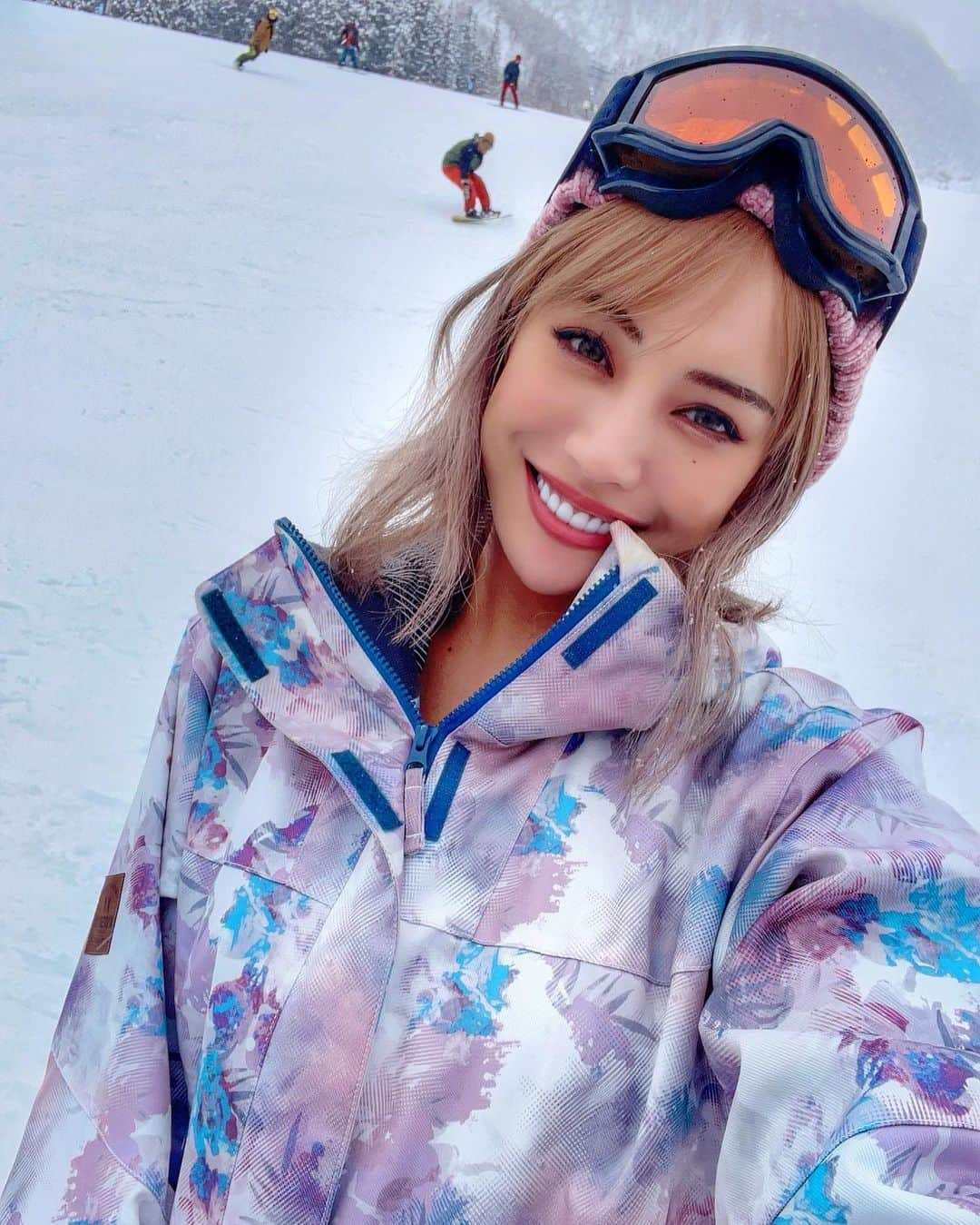 丹野珠里さんのインスタグラム写真 - (丹野珠里Instagram)「今年初スノボ来てるよん⛄️❄️✨  意外と身体が覚えてた🥹💙💙💙  ゲレンデが溶けるほど、、？？📝  #cyberjapan #junon #サイバージャパン　#ジュノン　#スノボ」1月19日 18時28分 - cjd_junon