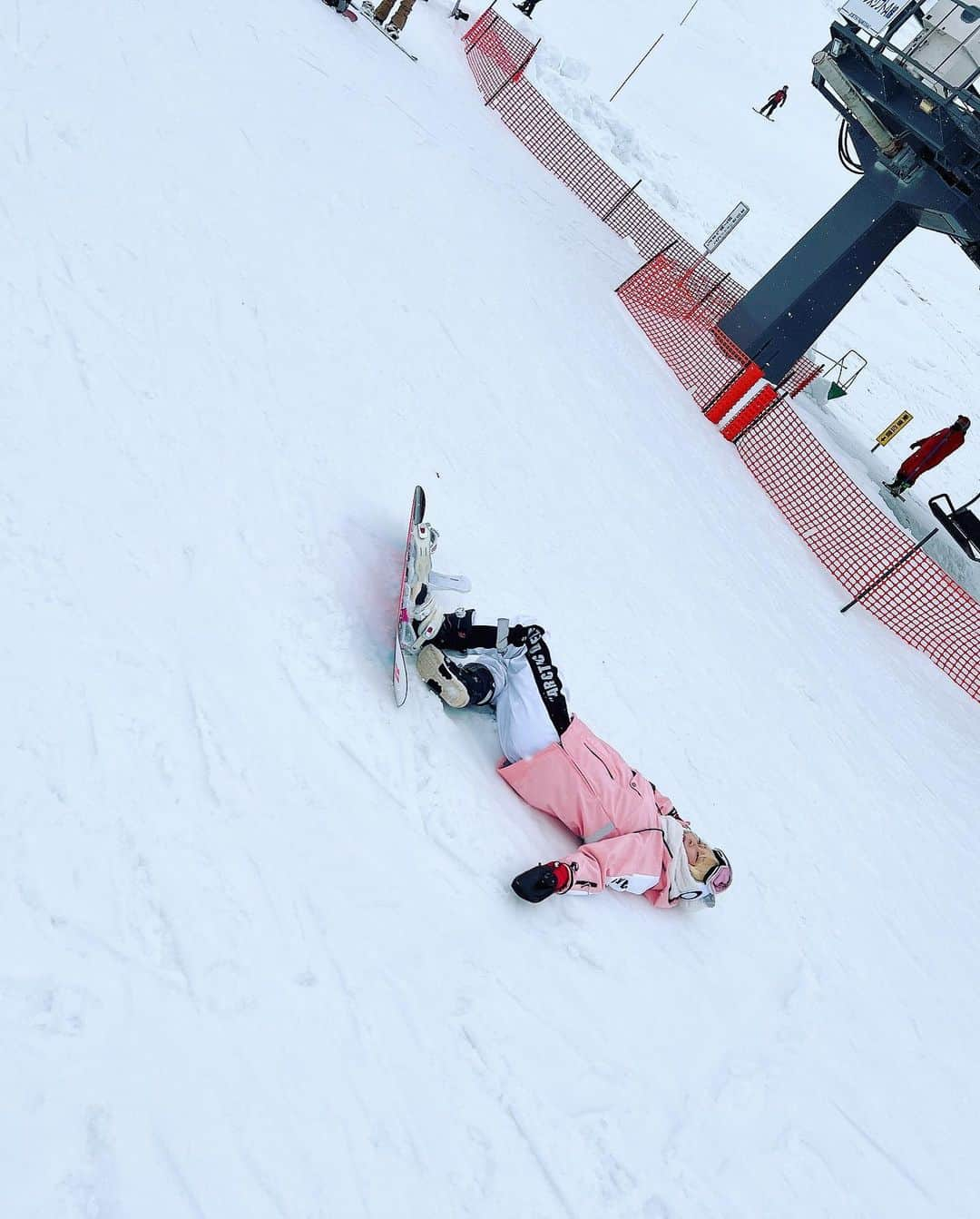 塚田綾佳さんのインスタグラム写真 - (塚田綾佳Instagram)「スノボいったんだよ🏂 人生2回目だったぉ🫣💗⛄️❄️  めちゃ楽しかったぁ٩(๑>∀<๑)۶  つ、つかれた~~~_(:0」∠)_✨✨  ー #スノボ女子 #スノボ #越後湯沢 #上越 国際スキー場 #雪 #ラッキースケベ #ゲレンデマジック #金髪ショート #ぽん散歩 #あやぽんコーデ #スノボウェア  #彼女とデートなうに使っていいよ #SNS用レンタル彼女 #SNSレンタル彼女 #金髪ショート #インスタグラビア #Japanesegirl #ショートカット #ショートカット女子 #泳衣系列  #shooting #셀카 #미소녀 #일본인 #非常好 #摄影 #塚田綾佳」1月19日 22時24分 - tsukada_ayaka