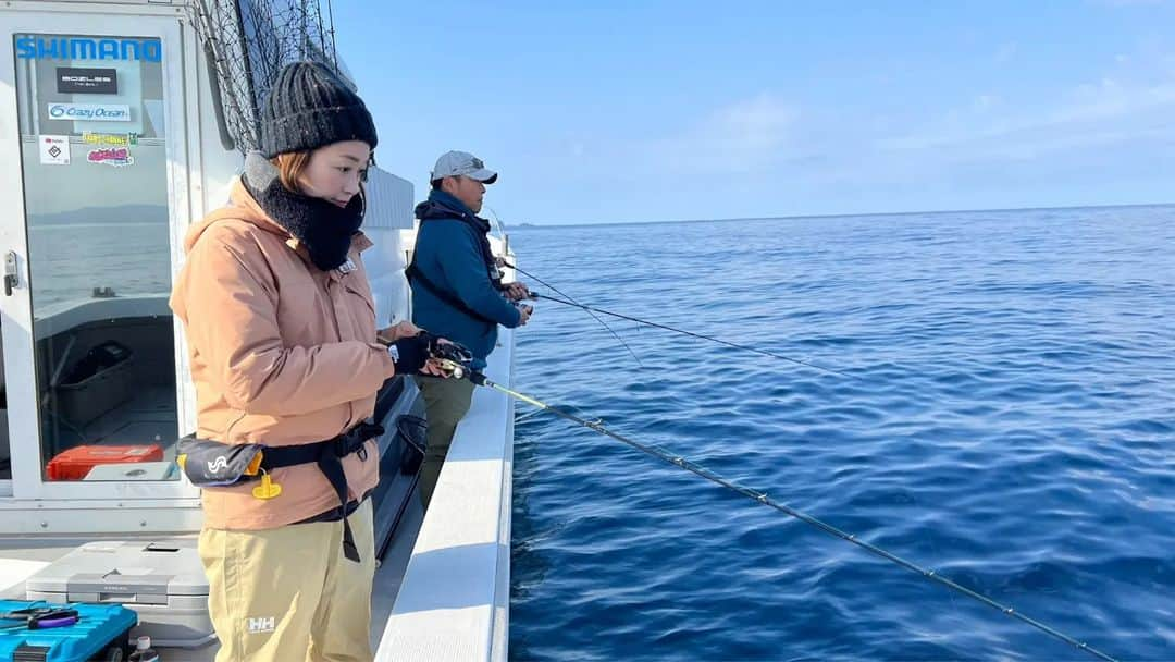 小雪さんのインスタグラム写真 - (小雪Instagram)「🎣 #釣りビジョン 発見！すごかby九州 先日、佐賀県伊万里から平田先生と釣り！  @realfisher_official  新しいアイテムを使って 楽しみましたー！  放送は少し先ですが、 2月20日(月)20時30分初回放送の予定です。  いつもお世話になっている船長と先生と、 和気あいあいと楽しく釣りしてきましたー！  #釣り #伊万里 #リアルフィッシャー #釣り人はみんないい人 #あらかぶ  フィッシングショー行きたかったなぁ😂 行かれる皆さん楽しんでくださいね～！」1月20日 1時09分 - koyuki2