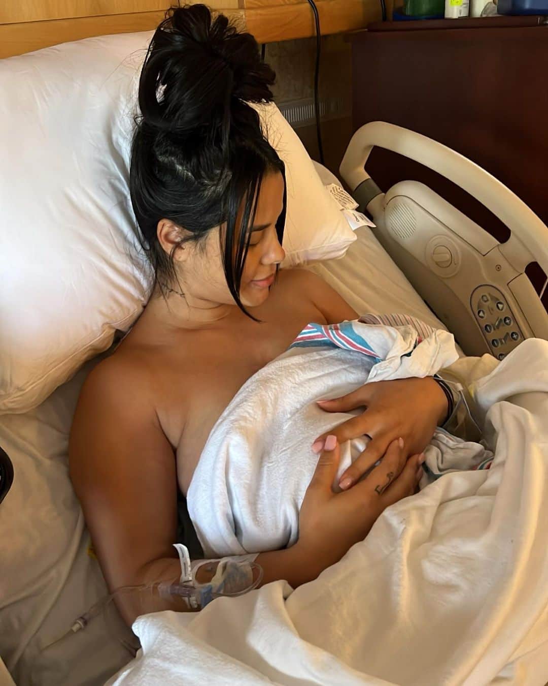 Katya Elise Henryさんのインスタグラム写真 - (Katya Elise HenryInstagram)「my first week 🫶🏽 Harlem is here and is the sweetest little baby boy. I can’t believe how blessed I am, I feel so complete. Zya is loving her baby brother & all is well. Mama is healing slowly but surely, and baby is healthy and happy. I want to thank my doctor @drpkobgyn and his amazing staff at The Miami Institute For Women’s Health who helped me through out my pregnancy journey from the day I found out I was pregnant to delivery and beyond! @drpkobgyn delivered my baby 🤗 and I’m so grateful, such a fun/perfect experience honestly. HIGHLY RECOMMEND. I could not have asked for a better doctor and friend 🙏🏽 This is my forever home now, stay tuned for my postpartum journey, 🐱rejuvenation experience, and much more, I’ll be taking you with me and sharing all my tips & tricks. Watch out world MAMA is back.」1月20日 3時49分 - katyaelisehenry