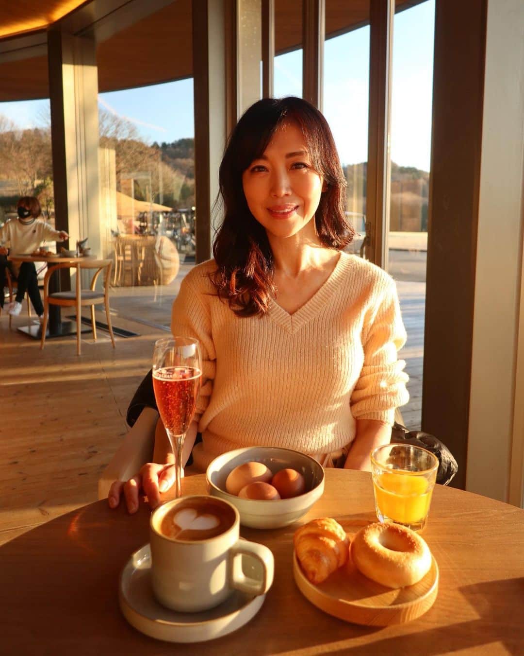ImotoEtsuyo さんのインスタグラム写真 - (ImotoEtsuyo Instagram)「#おはようございます  ・ @the_raysum  眩しい朝日が綺麗。 ・ #レーサムゴルフアンドスパリゾート  #レーサムゴルフ  #レーサム  #ゴルフ  #ゴルフ場 #golf  #朝食  #カプチーノ  #カプチーノアート  #ラテアート  #シャンパーニュ  #moët  #morning  #breakfast」1月20日 7時23分 - bisuhada