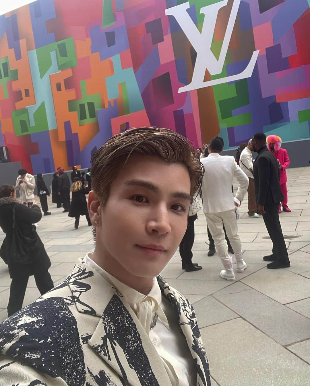 岩田剛典さんのインスタグラム写真 - (岩田剛典Instagram)「Louis Vuitton☺️  @louisvuitton  It was a very energetic show🇫🇷👏🏻✨  4年ぶりにパリでのルイ・ヴィトンのショーに参加させて頂きました🙇🏻 映像や演出も凝っていて、エネルギッシュなショーに刺激を受けました🔥  #LouisVuitton  #LVMenFW23」1月20日 9時52分 - takanori_iwata_official