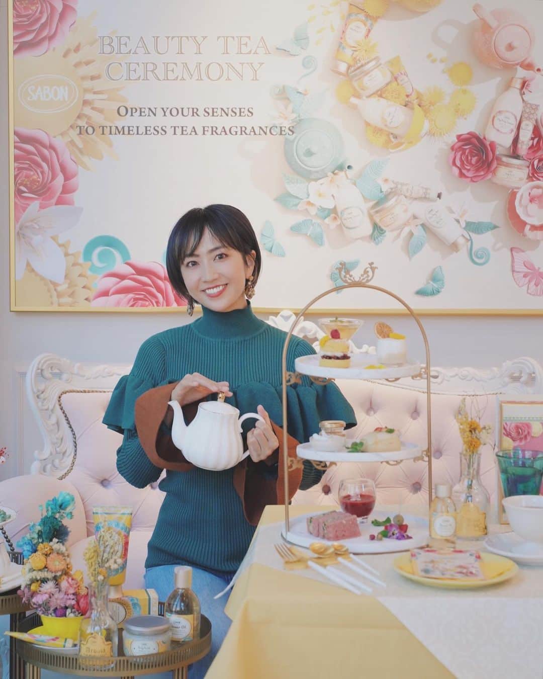 渡辺由布子さんのインスタグラム写真 - (渡辺由布子Instagram)「🫖🌼💐💛  -Afternoon Tea Memories vol.10☕︎-   日本上陸15周年を迎えるSABONからVEGAN AFTERNOON TEA CAFÉが期間限定オープン！   「ティーセレモニー コレクション」の発売を記念し、中目黒のフラッグシップストア「SABON l’Atelier SPA」では、定番のホワイトティー、ローズティーに加えて、限定のミモザティーの3種の香りをイメージしたオリジナルオーガニックティーとともに、肌と心を喜びで満たす* 100%VEGAN(!!!)のスイーツとセイボリーを楽しめます。 豆乳をベースにしたクロテッドクリームや、ベリーブレッドのヴィーガンサンドイッチなど、VEGANの新世界を体感できました。  お土産にはミニサイズのSABONシャワーオイルも🧴  フレッシュな香りと澄んだフレーバーで五感を研ぎ澄まし、心華やぐティータイムを♡  期間：2023年1月12日（木）～2023年2月22日（水） 場所：SABON l’Atelier SPA（サボン アトリエ スパ）店内 金額：1名様　6,050円（税込） 内容： ・3種のオリジナルオーガニックティー  ①ミモザティー②ホワイトティー③ローズティー ・3プレートのヴィーガンアフタヌーンティーセット ・SABON シャワーオイル ミモザティー 100mL *原料に動物性素材を使用しない 🥪 @universalbakes_nicome @alaska_zwei   #SABON #vegan #ヴィーガン #ヌン活 #PR #中目黒カフェ #アフタヌーンティー #アフタヌーンティー巡り #アフタヌーンティー好きな人と繋がりたい #アフティー #スイーツ巡り #アフタヌーンティー部 #スイーツ部 #ヌン活好きな人と繋がりたい #afternoontea #vegancafe #teaceremony #AT #ノンアルコール #お酒あればなおよし  🏷 SABON l’Atelier SPA 📍 @sabon_japan (#sabonlatelierspa ) 🗾 #Nakameguro (#中目黒 ) #TOKYO (#東京 ) 🌎 #🇯🇵 (#JAPAN #日本 )」1月20日 17時09分 - watanabe_yuko