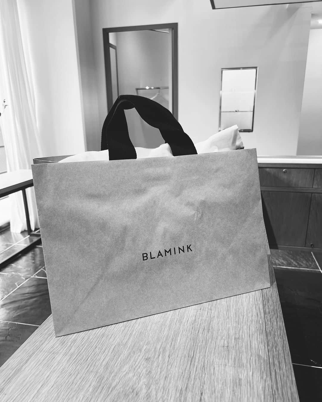 翁安芸さんのインスタグラム写真 - (翁安芸Instagram)「春物の買い物でBLAMINKへ🤍  入荷したばかりの新作コレクションがいろいろと素敵で🥰 また近いうちにお店に行こうと思います❤️  終始ご機嫌にお付き合いありがとう👶🏻  Coat #therow #ザロウ  Knit #paddyhill #パディヒル  Skirt #column Bag #dior #ディオール Boots #bottegaveneta #ボッテガヴェネタ」1月20日 17時36分 - akinyc