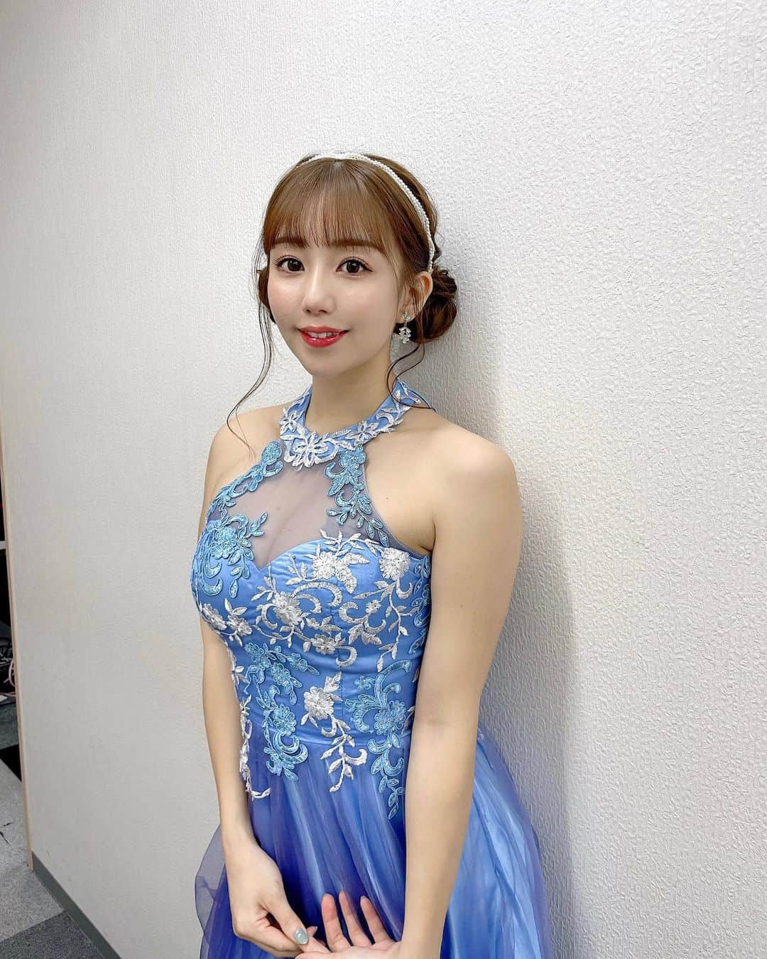 日野麻衣さんのインスタグラム写真 - (日野麻衣Instagram)「CSテレ朝チャンネル 今夜10時～ #てんパイクイーン8「アマ予選2組目」🀄  今年は水色のドレスにしました👗 アシスタントとしてもでます❤︎  今年は勝てるのでしょうか、 今夜お楽しみに✨✨  #てんパイクイーン #麻雀 #麻雀女子」1月20日 17時56分 - hinomaiofficial