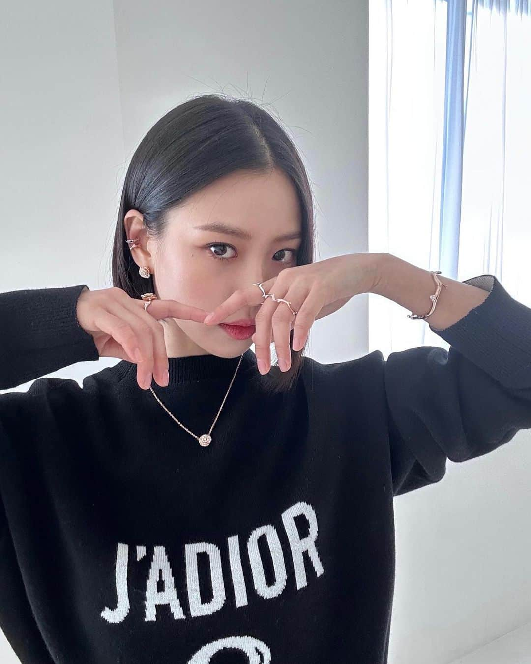 コ・ミンシさんのインスタグラム写真 - (コ・ミンシInstagram)「#Dior #DiorJoaillerie 🖤」1月20日 18時24分 - gominsi