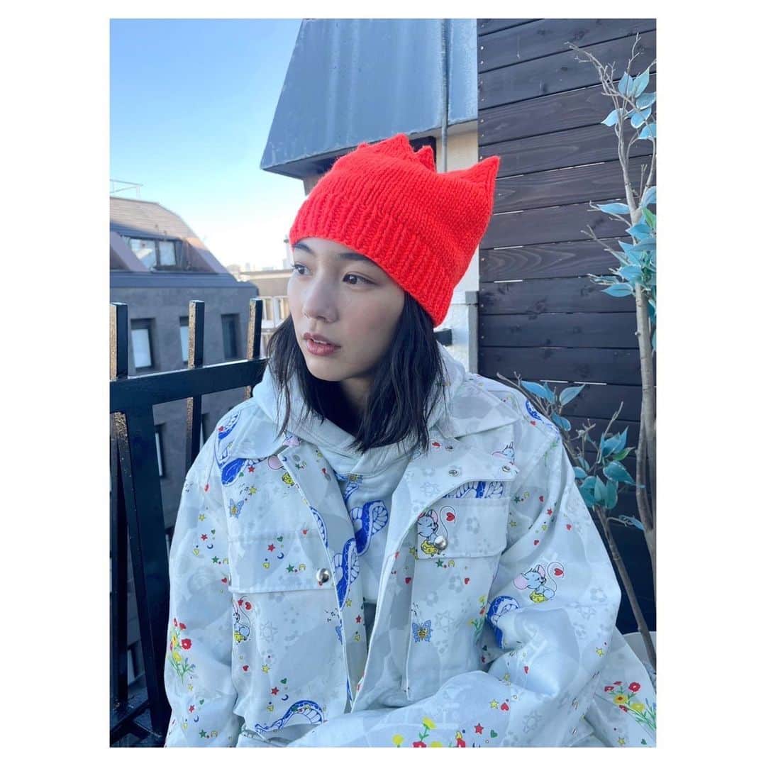 のん（能年玲奈）さんのインスタグラム写真 - (のん（能年玲奈）Instagram)「王冠みたいなニット👑  Styling: @izumimachino Hair&Make up: Kaori Mori  #のんやろが #YouTube」1月20日 18時47分 - non_kamo_ne