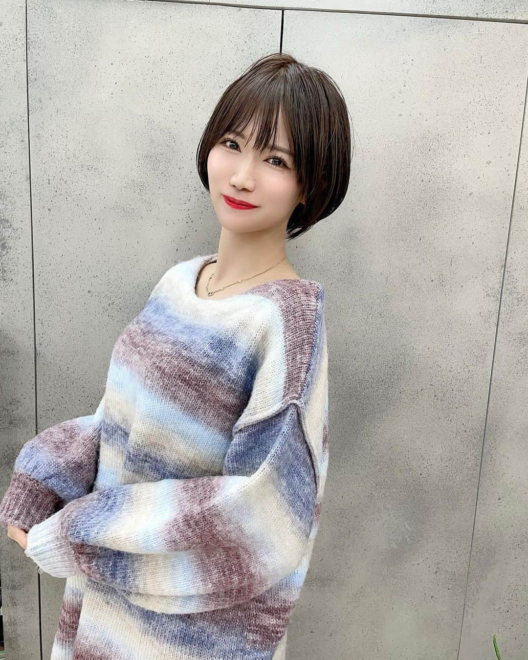 相良ましろさんのインスタグラム写真 - (相良ましろInstagram)「. hair..♡ . 明後日撮影会なのでメンテナンスしてもらいました😍 ショートボブにチョコレートっぽい色で透明感🍫 暗めのカラーが定着してきてるぞぉ✌️  何でも望みを叶えてくださる @tetsuya.t.vain さん🥺 今年もよろしくお願いします✨🙏  . .  #ショートボブ #ショートカット #ショート #美容院 #渋谷美容院 #表参道美容院 #美容day #美容好きな人と繋がりたい #グラビア #グラビアアイドル #モデル #ショートカット #ビジョビ #女子力向上委員会 #女子力向上計画 #shorthair #cosplay #cosplayer #gravure #shortcut #shorthair #instagood  #instafashion #selfie #kawaiigirl #japanesegirl #model」1月20日 19時44分 - mashiro_sagara