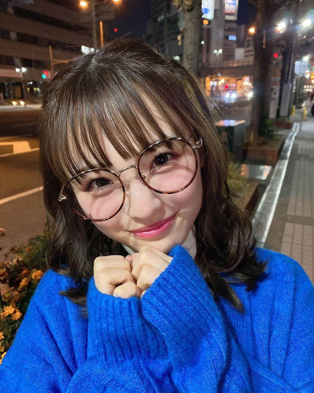 新澤菜央さんのインスタグラム写真 - (新澤菜央Instagram)「恥ずかしくなるくらい見つめてー？o̴̶̷᷄ o̴̶̷̥᷅ 💙 ⠀ ⠀ ⠀ ⠀ タートルネック、ユニクロのヒートテックやねんけど あったかいし可愛いから冬に最適☺︎  1枚で着てもピッタリめでかわいいー！あざとかわいい！  #彼女の私服がかわいい #低身長コーデ #sサイズコーデ #156cm #zara #ザラジョ #ザラコーデ #ユニクロ #uniqlo #ヒートテック #プチプラコーデ #shein #onitsukatiger #オニツカタイガー #だてめがね #ビビットカラー #カジュアルコーデ」1月20日 20時07分 - _shinshin_48