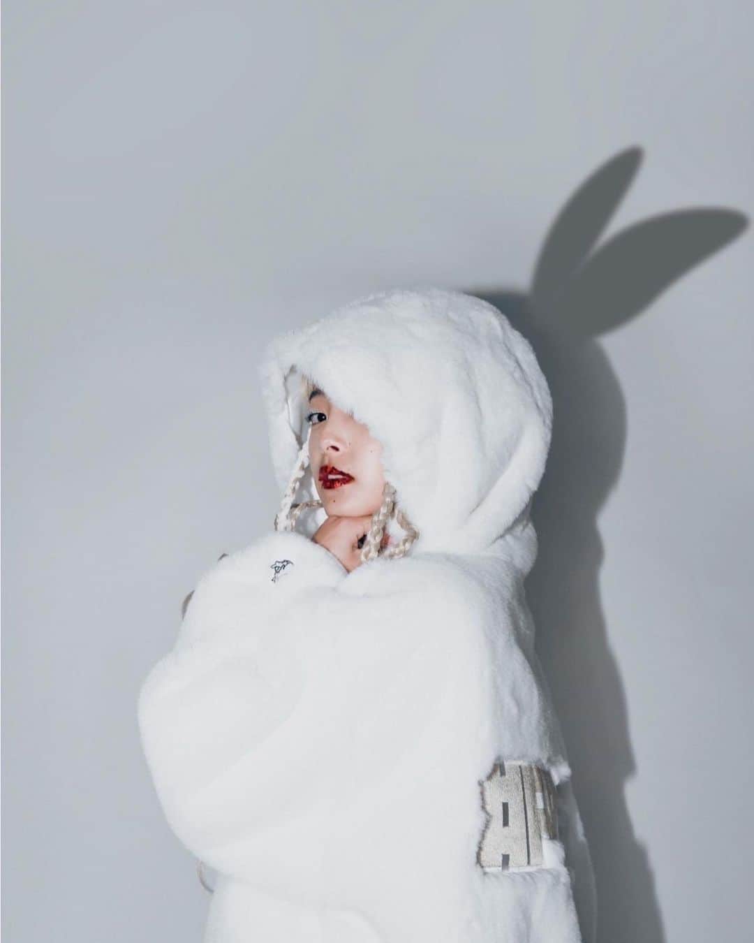 #FR2さんのインスタグラム写真 - (#FR2Instagram)「#FR2 「Year of Rabbit」ANNIVERSARY 2023.1.21(SAT)  To celebrate the Year of the Rabbit and Chinese New Year 2023, we will be selling limited edition "Year of Rabbit" ANNIVERSARY items from Saturday, January 21, 2023.  Eco Rabbit Fur Blouson ¥33,000-  Eco Rabbit Fur Hat ¥9,900-  Eco Rabbit Fur Shoulder Bag ¥14,300-  we ship worldwide.  2023年の卯年と中国の旧正月を祝しまして「Year of Rabbit」ANNIVERSARY限定アイテムを2023.1.21(SAT)より販売致します。  為慶祝 2023 兔年及中國的農曆新年，我們將自 2023.1.21 （六）起販售「Year of Rabbit」ANNIVERSARY 限定商品。  为庆祝2023兔年与中国春节， 2023.1.21(六)起发售 「Year of Rabbit」ANNIVERSARY限定产品  #FR2#fxxkingrabbits#頭狂色情兎 #smokingkills#smokingkills®#禁煙推奨」1月20日 20時19分 - fxxkingrabbits