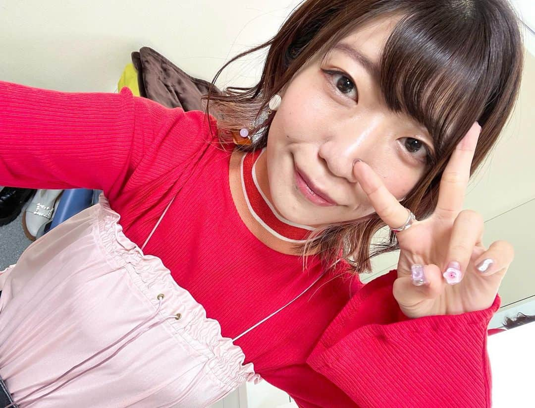 ぱいぱいでか美さんのインスタグラム写真 - (ぱいぱいでか美Instagram)「人志松本の酒のツマミになる話、今夜です🍻 . 今夜、初出演します！ 『人志松本の酒のツマミになる話』 フジテレビで21時58分からです🍻 ドキドキの収録でしたがお酒飲んでたのでかなり楽しかったです。笑 ぜひご覧になってください〜！ 1枚目の写真は腕にマスクをつけたまま かわいいポーズをする人です。 2枚目は収録前でまだ全然顔も赤くないです！ (衣装詳細は明日また更新しますね！)  あ！！！受注チェキの締め切りも今日までです！！！ ストーリー載せときます🫡 . #人志松本の酒のツマミになる話 #酒のツマミになる話 #フジテレビ #でか美ちゃん」1月20日 21時00分 - paipaidekami