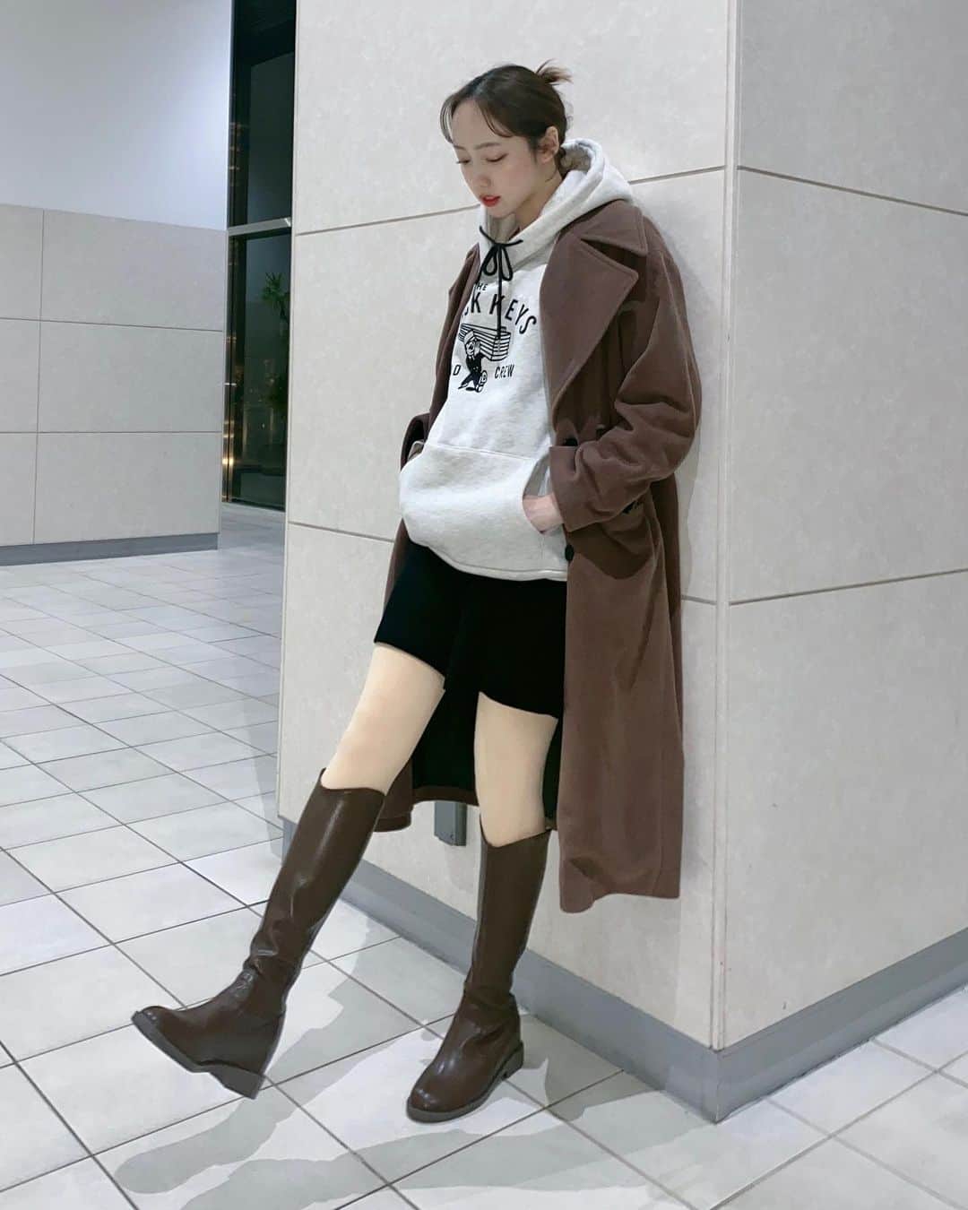 Rinaさんのインスタグラム写真 - (RinaInstagram)「さむっ⛄️🌿🤍✨なんか毛布タイツ履いたら足が変な色になっちゃった（笑）  #Rinaすたいる tops @Qoo10 pants @frenchaube  boots @shein_japan  outer @hotping_japan」1月20日 21時13分 - 94_someday