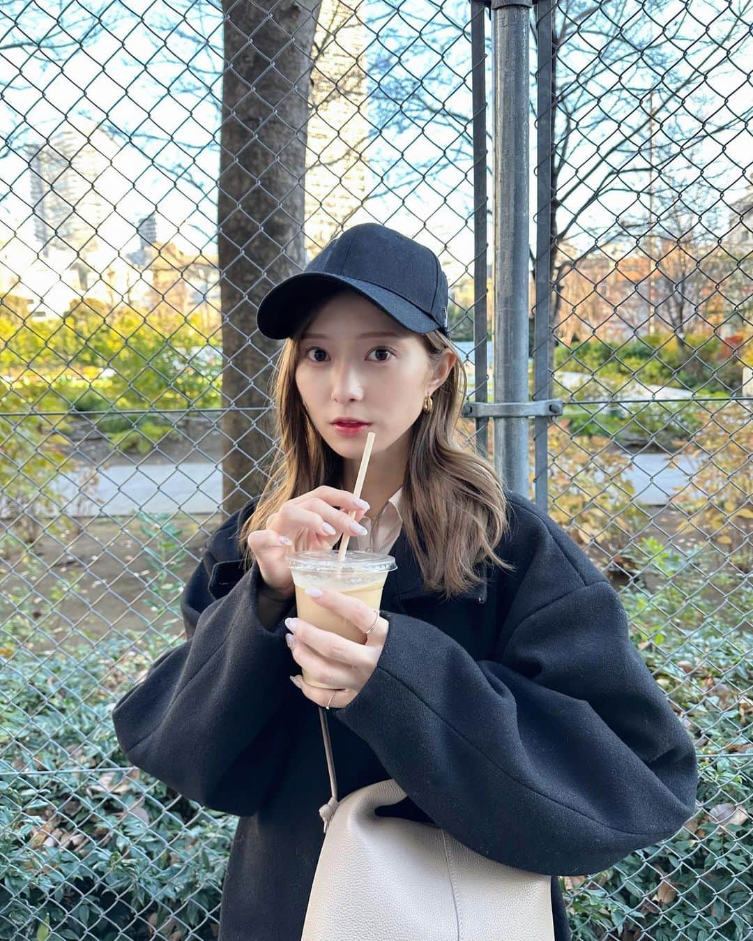 松川星さんのインスタグラム写真 - (松川星Instagram)「⁡ BLUE BOTTLE 🥛💙 今月もゆいさんに眉毛整えてもらいました ︎︎︎︎︎☺︎」1月20日 21時21分 - akarin__rin