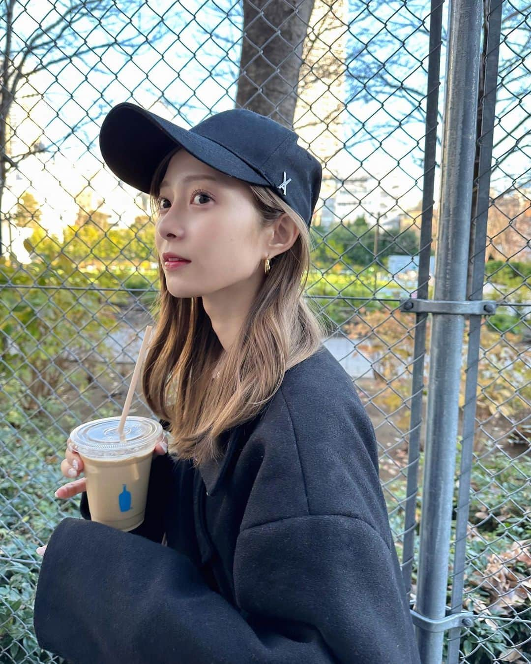 松川星さんのインスタグラム写真 - (松川星Instagram)「⁡ BLUE BOTTLE 🥛💙 今月もゆいさんに眉毛整えてもらいました ︎︎︎︎︎☺︎」1月20日 21時21分 - akarin__rin