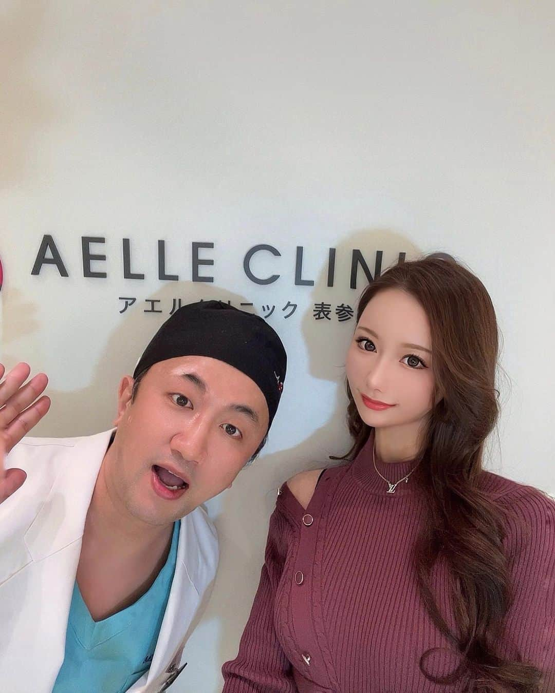 小松崎真理さんのインスタグラム写真 - (小松崎真理Instagram)「@aelle_clinic の　@dr.wakura 小顔先生こと和倉先生にもっとキュンするリフトの施術していただきました！  とっても明るく、優しい先生で的確にキュッと小顔にしてくれてびっくり🫢‼️  あっという間に終わって、その後お友達とご飯に行きました😂  ビフォーアフター見てもびっくり✨ みんなから痩せた？って言われて嬉しかった☺️✨  #小顔先生 #キュンするリフト #もっとキュンするリフト #aelleclnic #アエルクリニック表参道 #糸リフト #小顔 #和倉先生 #美容#美容整形 #PR」1月20日 22時53分 - xs2.mari.s2x