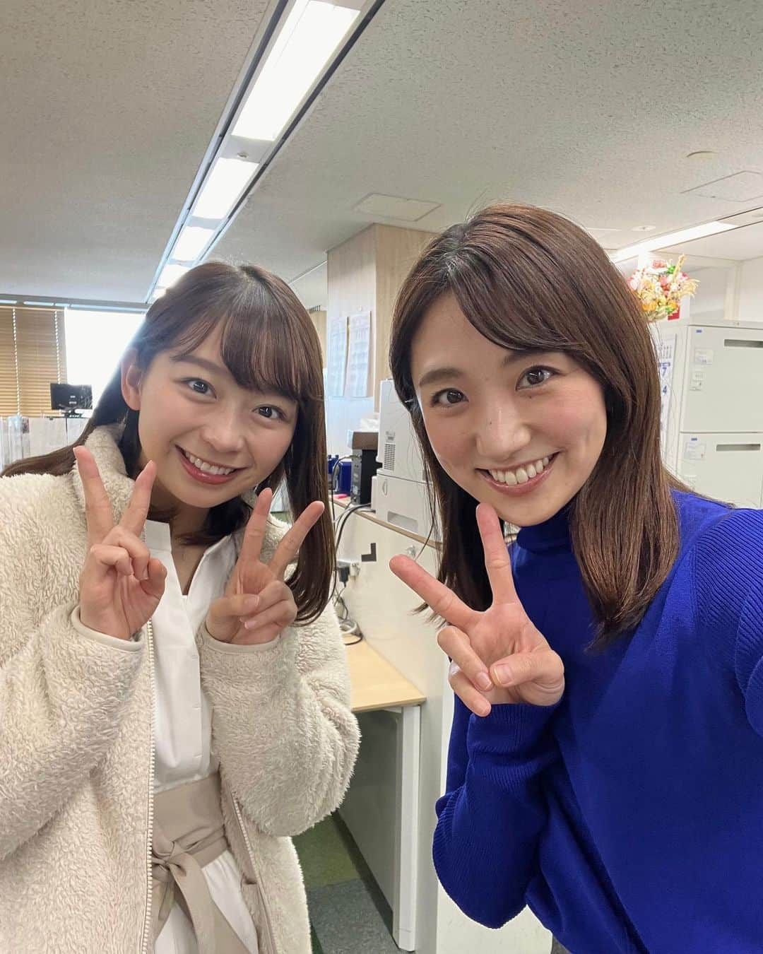 フジテレビアナウンサーさんのインスタグラム写真 - (フジテレビアナウンサーInstagram)「松村未央です🌷 番組終わりに小室アナに話しかけるとこの表情！！  「今日のお昼はお蕎麦食べました〜！」 という会話でこんなにニコニコする小室ちゃん🫶  このあとイット！頑張ってね☺️  #笑顔が可愛い #小室瑛莉子  #撮影 #松村未央 #土曜日出社組 #イット！#livenewsdays」1月21日 13時37分 - fujitv_announcer