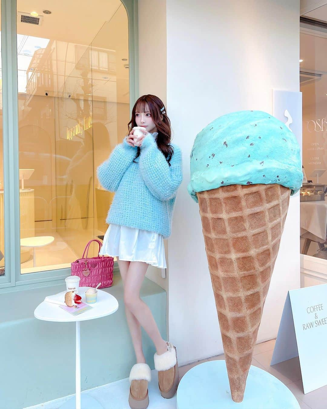 あやちゃんさんのインスタグラム写真 - (あやちゃんInstagram)「ジェラート屋さん🍨🏳️‍⚧️🤎 アイスクリームコーデにしたの🤍  新しく出来たばかりのカフェですごい可愛かった🥹  #清澄白河カフェ #清澄白河 #清澄白河グルメ #清澄白河ランチ #東京カフェ #ジェラート専門店 #アイスクリーム #水色系統 #水色向上委員会 #チョコミント #ガーリーコーデ #韓国カフェ #韓国コーデ #uggboots」1月21日 19時56分 - aya.you.love.r