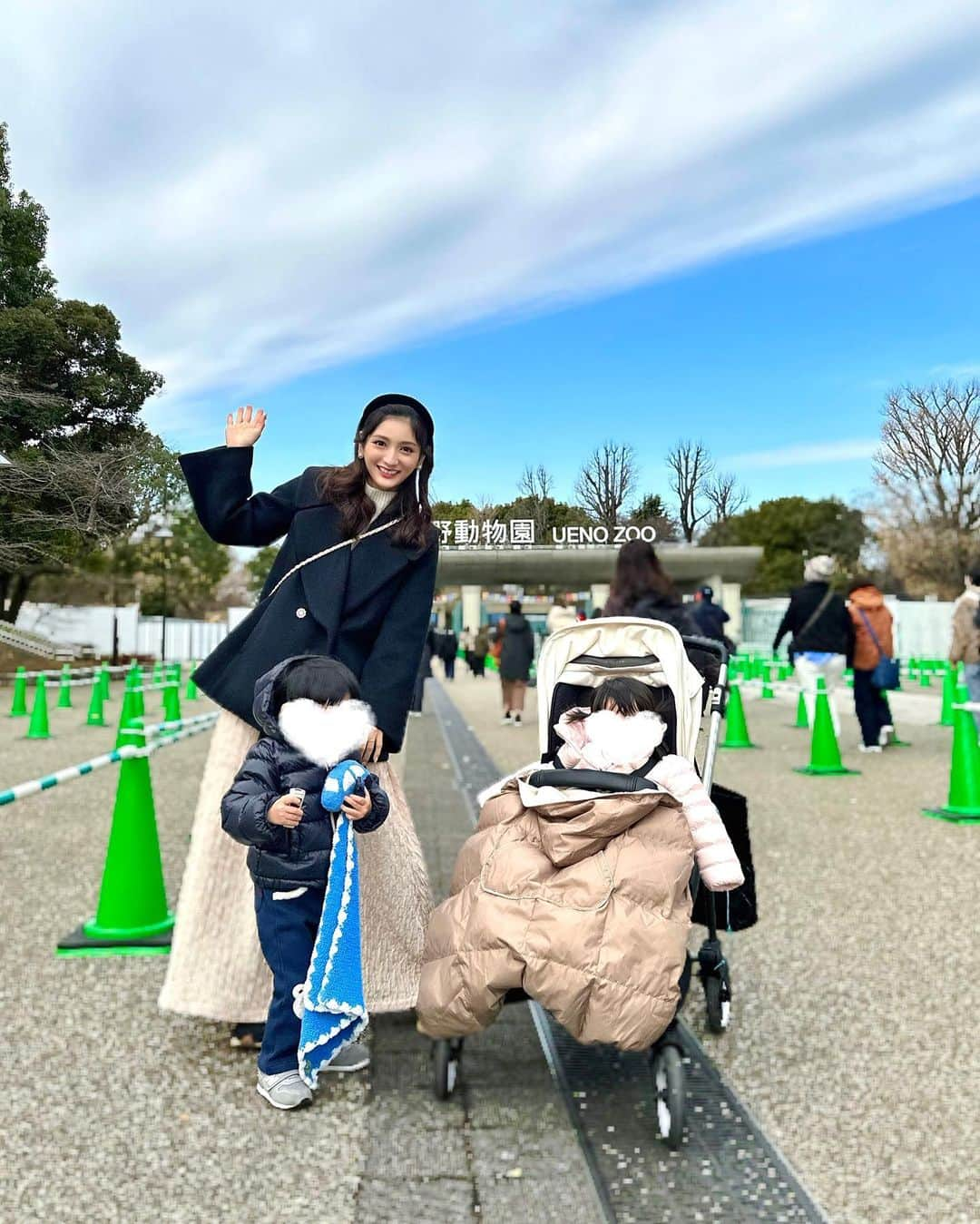 加藤瑠美さんのインスタグラム写真 - (加藤瑠美Instagram)「上野動物園🐼🦒🐻‍❄️🐘🤍  混んでいるかなと思って今まで避けていたのですが 平日伺ったら空いていて広くてとても見やすかった👀 息子はサイがお気に入りのようでした🦏 私は昔プレーリードッグを飼っていたので もう久しぶりに見たら可愛くて可愛くて…🥹🤍 あとはマヌルネコも初めて実物を見られて 思ったより小さくて可愛かった〜…🐈 娘は長く寝てしまったのでまた行きたいな☺️  #uenozoo#上野動物園#年子ママ#東京ママ#男の子ママ#女の子ママ#年子育児#年子ママ#年子兄妹#子連れお出かけ#都内子連れスポット」1月21日 20時11分 - katorubi