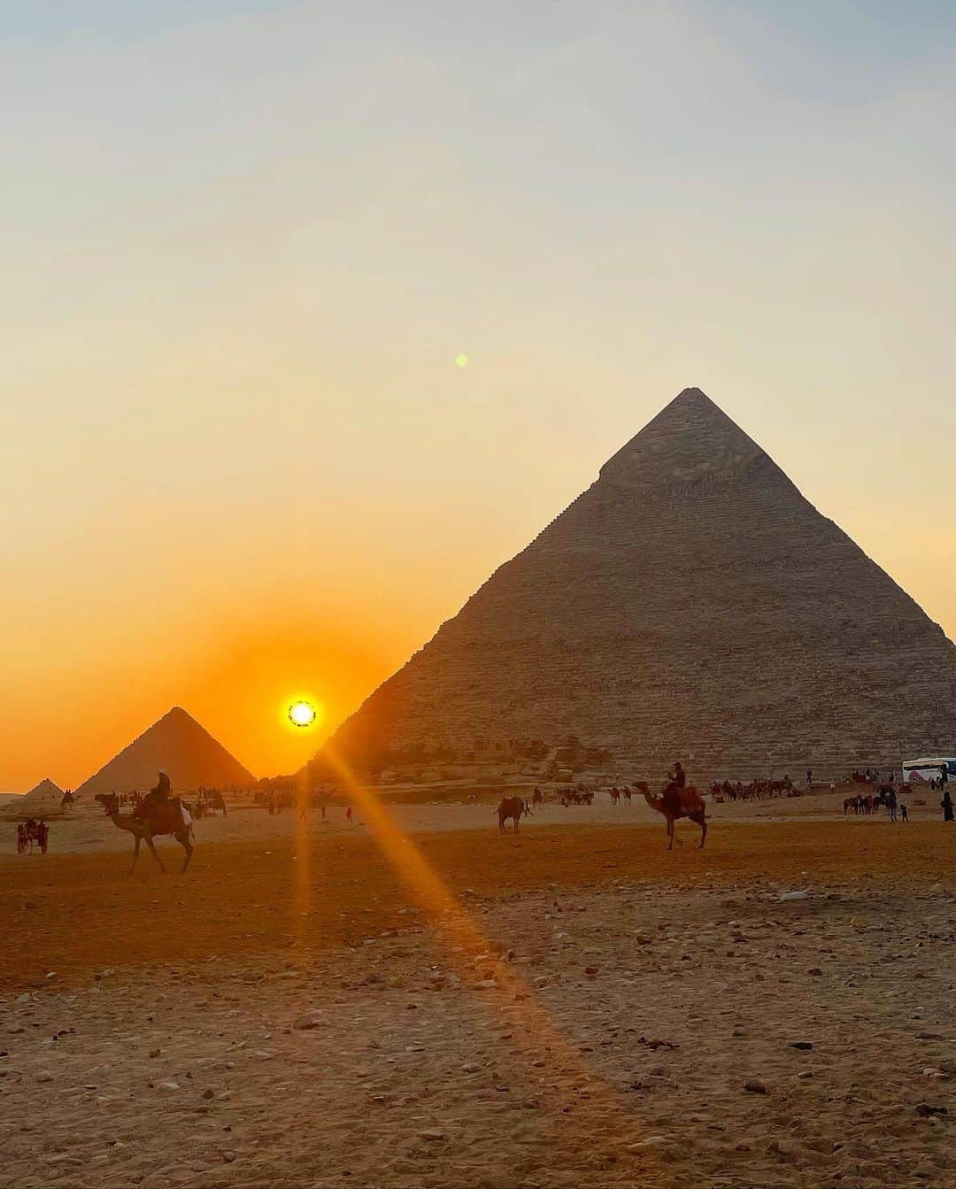 大柳麻友さんのインスタグラム写真 - (大柳麻友Instagram)「⁡ ⁡ エジプト思い出🇪🇬 ⁡ ギザのピラミッドは大迫力で 2日連続で行ったくらい凄かった！ ⁡ 世界って素晴らしいな〜と🌍 ⁡ ⁡ #trip #travel #egypt」1月21日 21時37分 - mayu_oyanagi