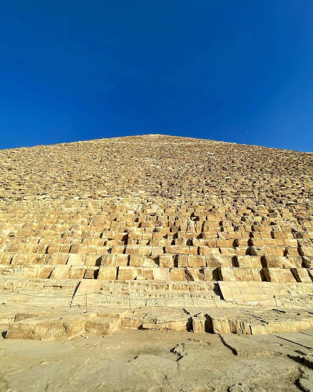 大柳麻友さんのインスタグラム写真 - (大柳麻友Instagram)「⁡ ⁡ エジプト思い出🇪🇬 ⁡ ギザのピラミッドは大迫力で 2日連続で行ったくらい凄かった！ ⁡ 世界って素晴らしいな〜と🌍 ⁡ ⁡ #trip #travel #egypt」1月21日 21時37分 - mayu_oyanagi