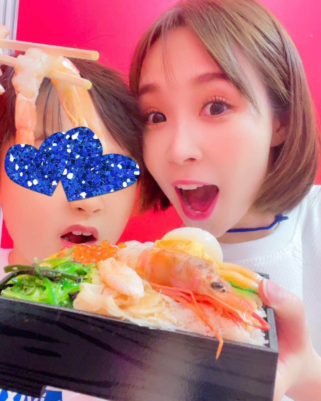 愛内里菜さんのインスタグラム写真 - (愛内里菜Instagram)「東京ドームで開催中の ふるさと祭りに息子っちと行ってきました‼️ ⁡ お世話になっている 沖縄の久米仙酒造さんが出店されていて いってきたよ😄‼︎ ⁡ 3年ぶりに開催とのことで すんごい賑わっていた☺️ 全国各地のグルメやお酒、お祭りなどを一気に楽しめるイベントだったよ🎉 ⁡ 残り1日‼️ 22日の日曜日までなので 気になる方ぜひ足を運んでみてください‼️☺️ ⁡ 久米仙さんは 沖縄ゾーンに出店されています☺️ ⁡ 可愛い久米仙Tシャツを頂いて それを着て過ごしてました🥰👍 ⁡ 竹内力さんがコラボされた 新商品もめちゃくちゃ 美しく、かっこよかったぁ🙏😆✨ ⁡ 私と息子っちは シークワーサーサイダーで 乾杯🥂👦🏻🧑🏻‍🦰 ⁡ ⁡ ⁡ ⁡  😆YouTube！２つのチャンネル登録よろしくね😆 「愛内里菜オフィシャルチャンネル」 「グー⭐︎タン⭐︎ママチャンネル」 ⁡ ⁡ 🐦Twitter 愛内里菜 official @RRikakakiuchi ⁡ ⁡ 😆TikTok 愛内里菜/Rina Aiuchi 　 🟥17配信 愛内里菜_official ⁡ ⁡ #東京ドーム　#水道橋 #ふるさと祭り  #愛内里菜  #歌手 再始動 #垣内倶楽部  #バンド   #ライブ #一体化 #絆 #盛り上がりたい  #感謝  #22周年　 #YouTube #ユーチューバー#TikTok ⁡ ⁡」1月21日 22時53分 - rina_aiuchi