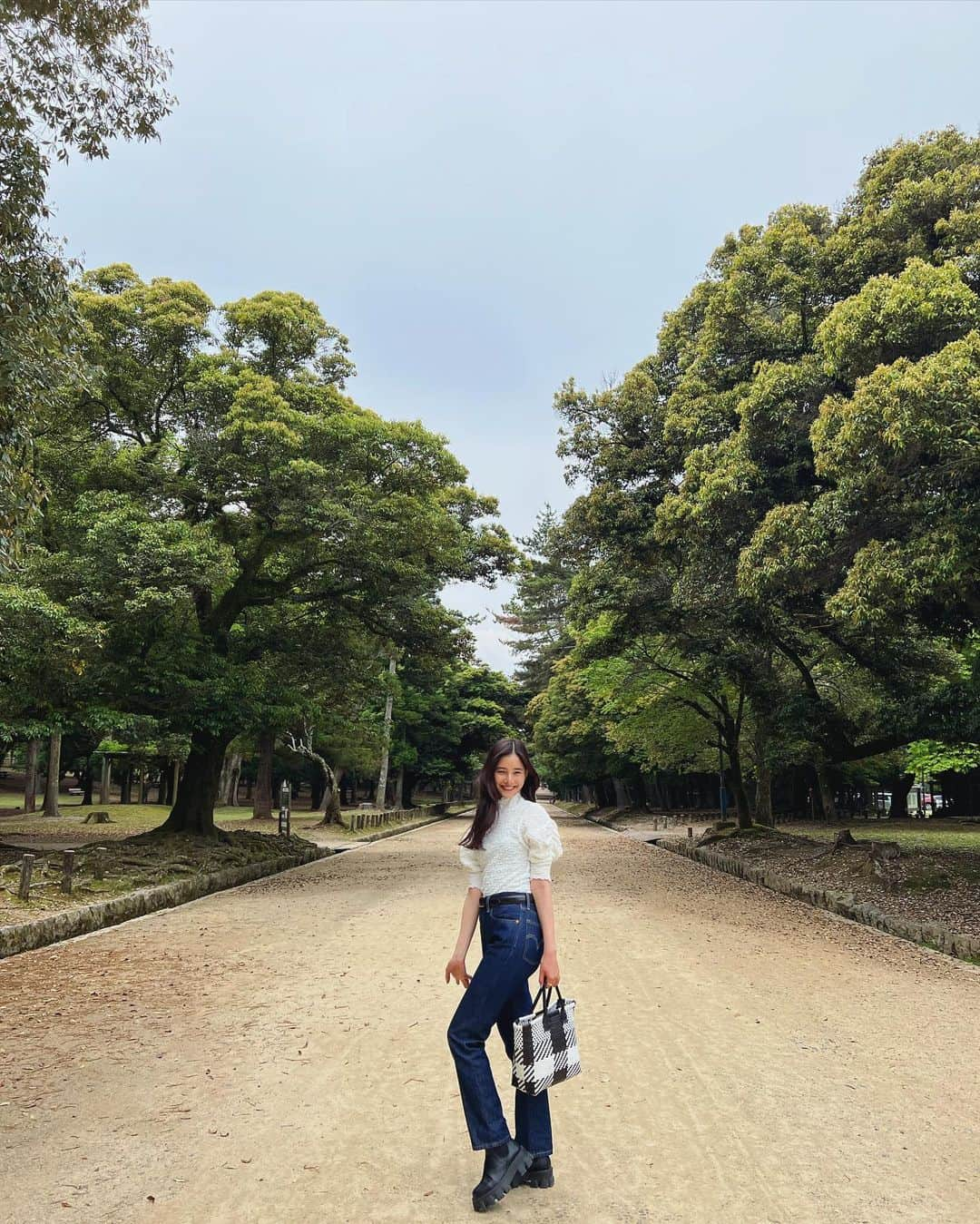 新木優子さんのインスタグラム写真 - (新木優子Instagram)「去年の暖かい日の私服♡  tops : @etretokyo  denim : @levis_japan  boots : @evris bag : @tomorrowland」1月21日 23時04分 - yuuuuukko_