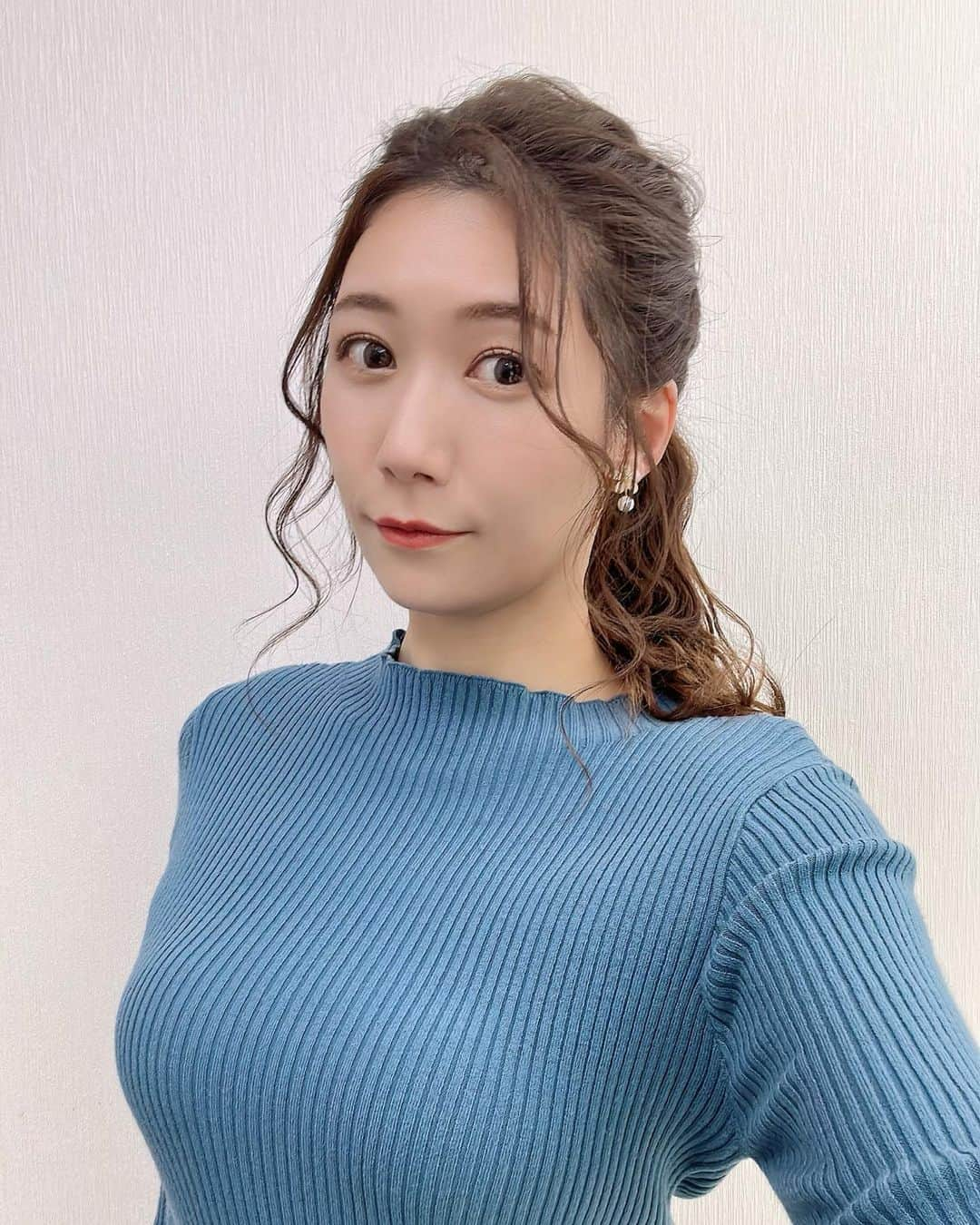 穂川果音さんのインスタグラム写真 - (穂川果音Instagram)「hair style  ポニーテールだよ〜  　#ヘアスタイル　#ヘアアレンジ　#アレンジポニーテール　#ポニーテールアレンジ　#アップスタイル　#hairstyle #hairarrange #イヤリング　#earrings  #ミディアムロング　#ロングポニー #お天気キャスターコーデ　#アベプラ　#abema #穂川果音 #高めポニーテール #気象予報士　#セントフォース」1月21日 23時38分 - hokawakanonn