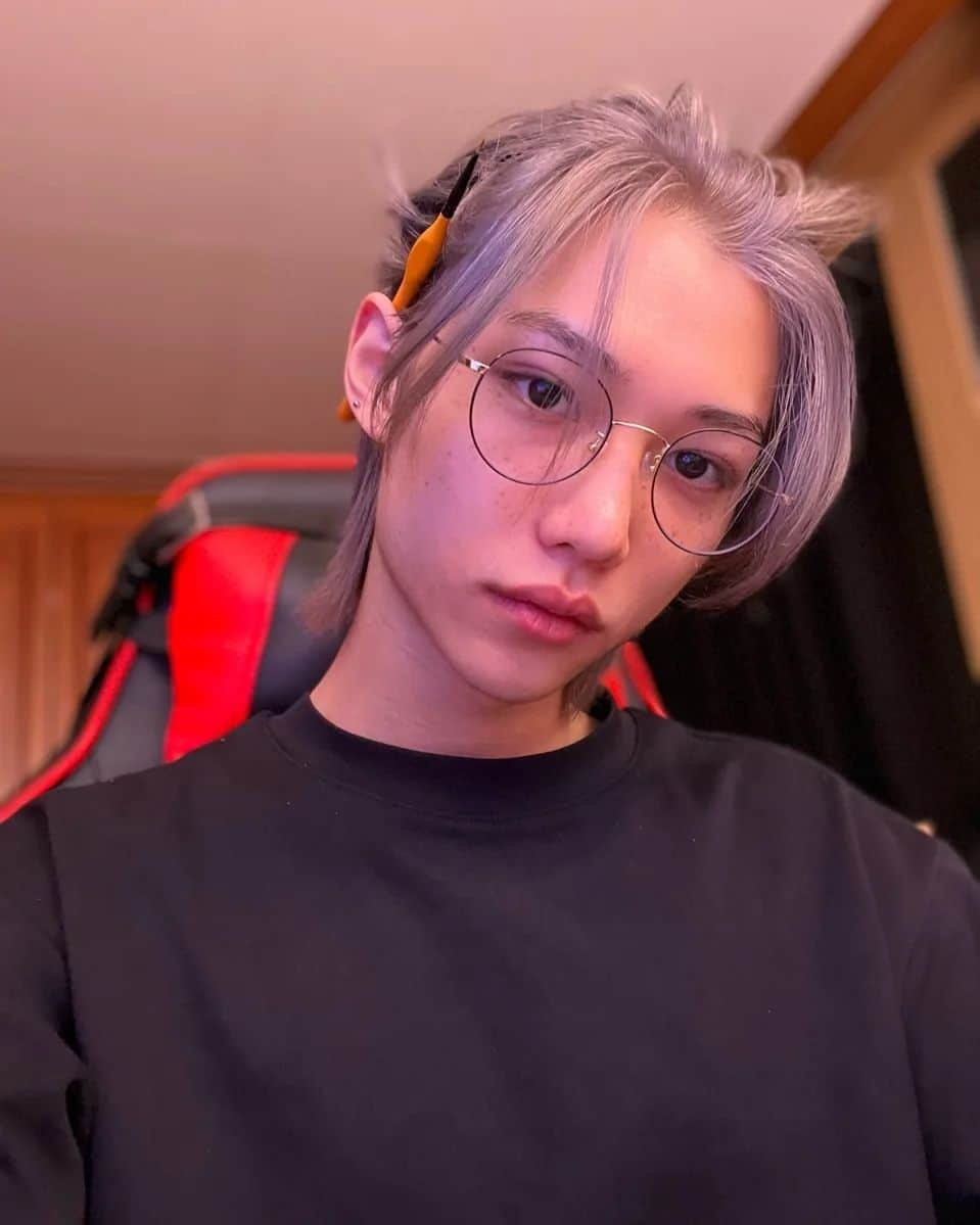 Stray Kidsさんのインスタグラム写真 - (Stray KidsInstagram)「Who would’ve thought lubing switches would take hours🤓🥲 #Stay #straykids #felix #lubing」1月21日 23時46分 - realstraykids