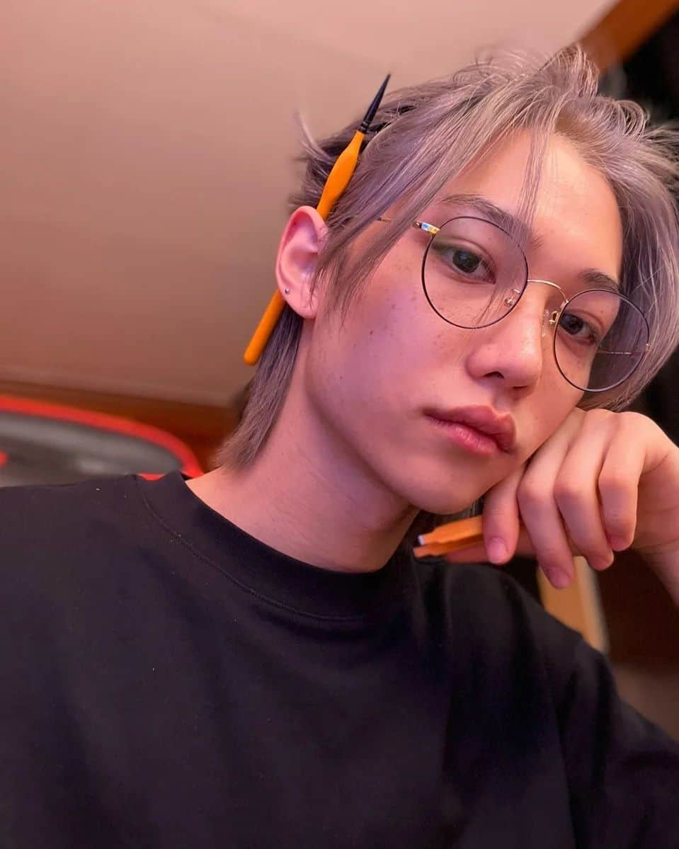 Stray Kidsさんのインスタグラム写真 - (Stray KidsInstagram)「Who would’ve thought lubing switches would take hours🤓🥲 #Stay #straykids #felix #lubing」1月21日 23時46分 - realstraykids