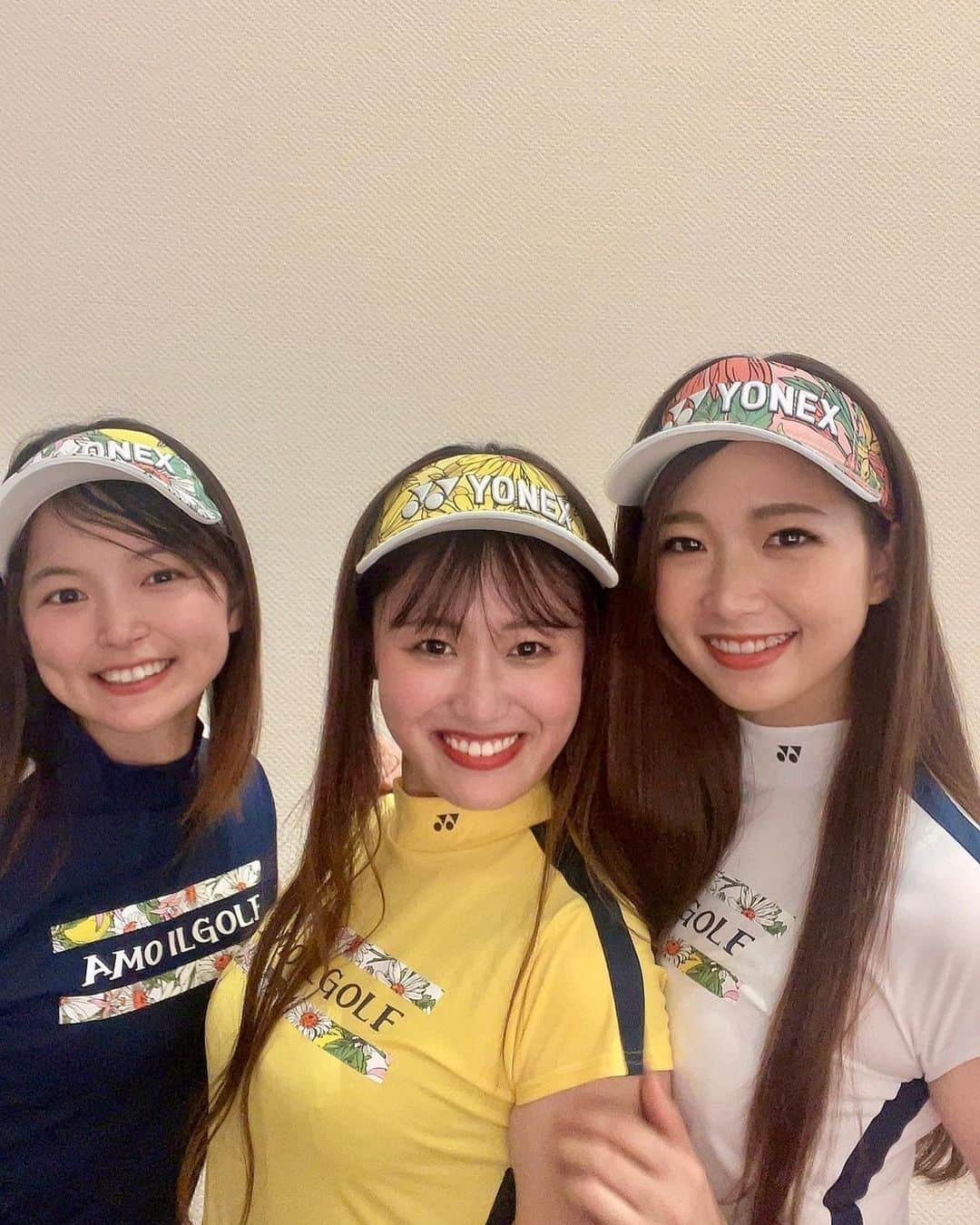 江原詩織さんのインスタグラム写真 - (江原詩織Instagram)「YONEX 2023年SS ❤︎  テニスのイメージが強かったけどゴルフウェア可愛かったから普段着ないピンクに挑戦しました🐒💗  着心地と性能はさすがとしか言いようがないから見つけたらまず試着してみて欲しい🥺笑  夏に着るのが楽しみです🌈  PR  @yonex_jp  @yonex_golf  #yonex #yonexgolf  #ゴルフ部 #ゴルフ上手くなりたい #ゴルフ好きとつながりたい #女子旅行 #golfswing #女子ゴルフ #ゴルフ女子 #ゴルフ男子 #ゴルファー #golfrange #golflife #golfer #golf #골프 #กอล์ฟ #高尔夫球#golfstag」1月22日 6時08分 - shiori__golf