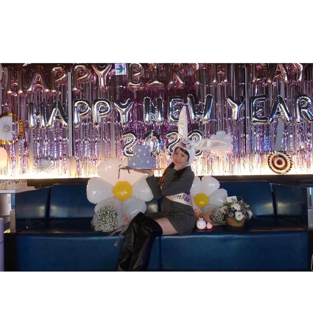 吉田菫さんのインスタグラム写真 - (吉田菫Instagram)「. 最高な人たちに囲まれて最高な一年がスタート😍🎀💜  今年は色んな意味ですごい年になる、、！！  新しい私デビューの気持ちで30代を謳歌します🧚‍♀️🌈🎀」1月22日 10時19分 - sumiredooon1228