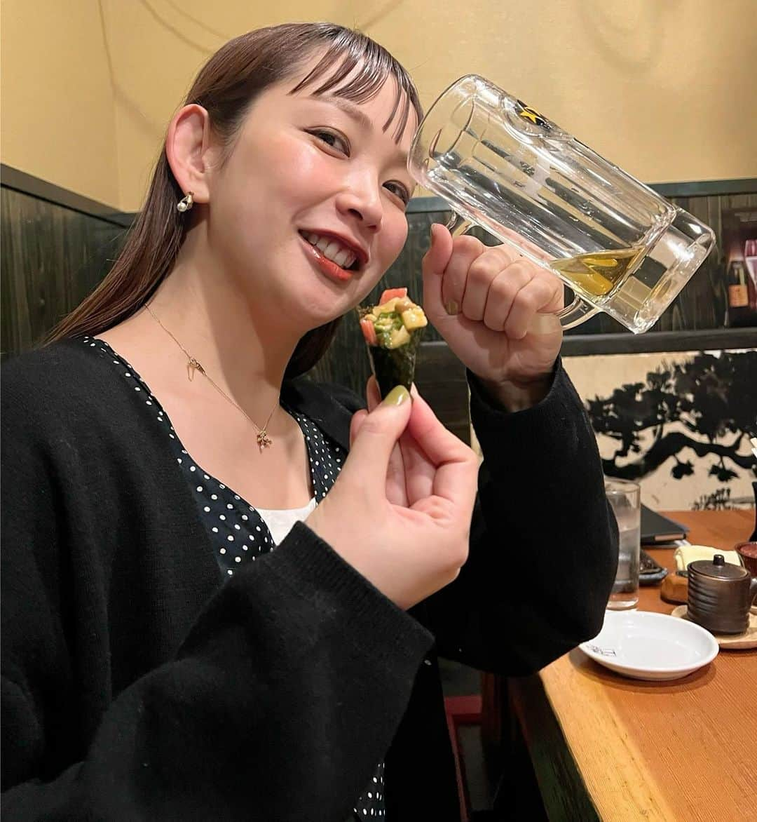 中上真亜子さんのインスタグラム写真 - (中上真亜子Instagram)「こないだトクトク始めした🤤  席に着くや否や 大好きなトロたく納豆が出て来たよ 　　　　　　　　　　　　　　　　　　　　最高かよ🫶  銀だらも刺身も骨せんべいも なまこ酢も変わらず美味しかったよ🤤  今年もよろしくお願いします🫶 #デコからも呑む気かよ」1月22日 18時49分 - maako_nakagami