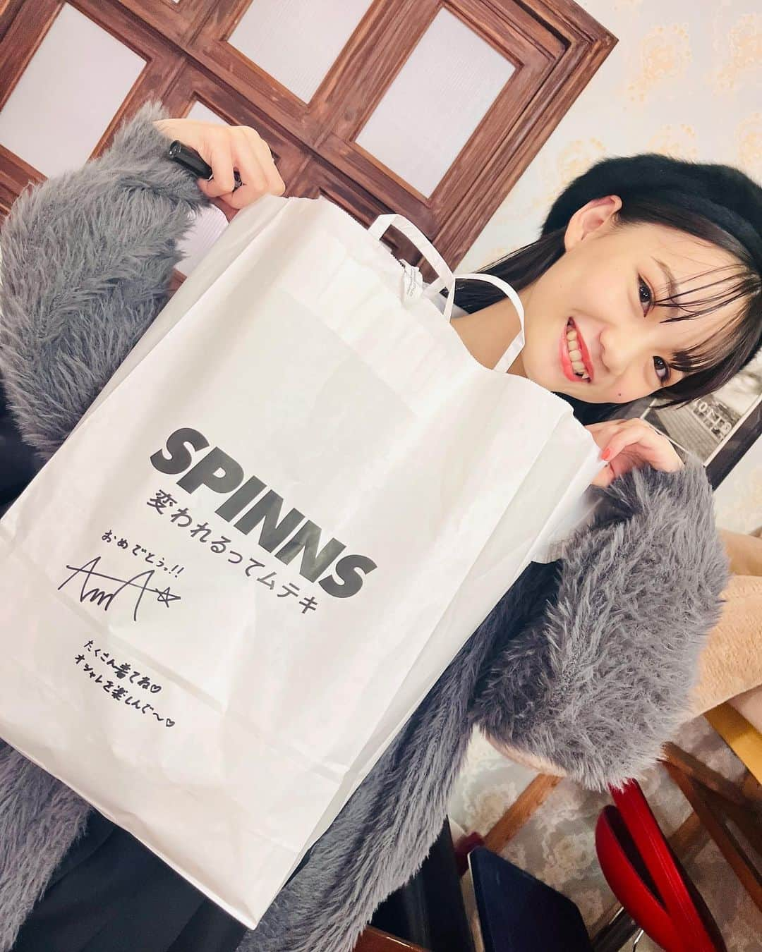 ニコ☆プチさんのインスタグラム写真 - (ニコ☆プチInstagram)「🛍✨  あんにゃの¥10000ショッピングオフショット📸  お昼休憩にオムライス😋🍴🥚  購入したものは1名様にプレゼンするよ💞💞 袋にサインが入っているかも…🙈🌼⁇  2月号チェックしてみてね〜☺️  #星乃あんな #お年玉 #ショッピング」1月22日 18時59分 - nicopuchi_official