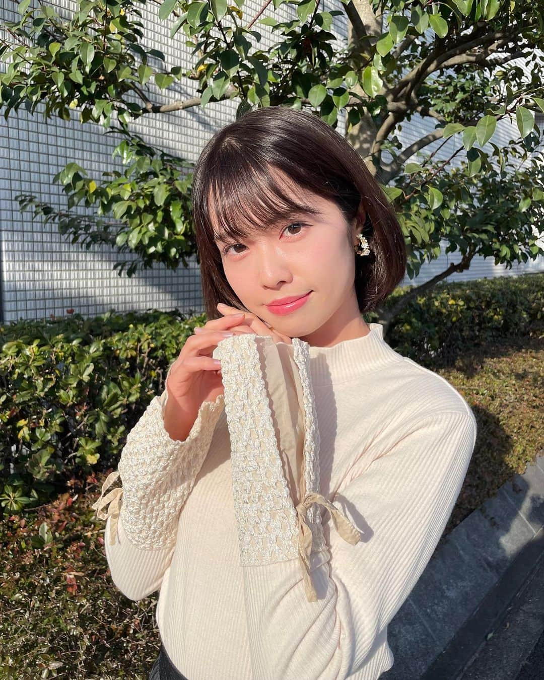 小田えりなさんのインスタグラム写真 - (小田えりなInstagram)「1月のオンラインお話し会もありがとうございました🌿2月もよろしくね〜🍃🍃🍃  昨日はパーカーだったから、今日はお姉さんっぽくなってみた！！！髪切って内巻きしたからめちゃくちゃ丸い！！！」1月22日 19時10分 - odenchannn