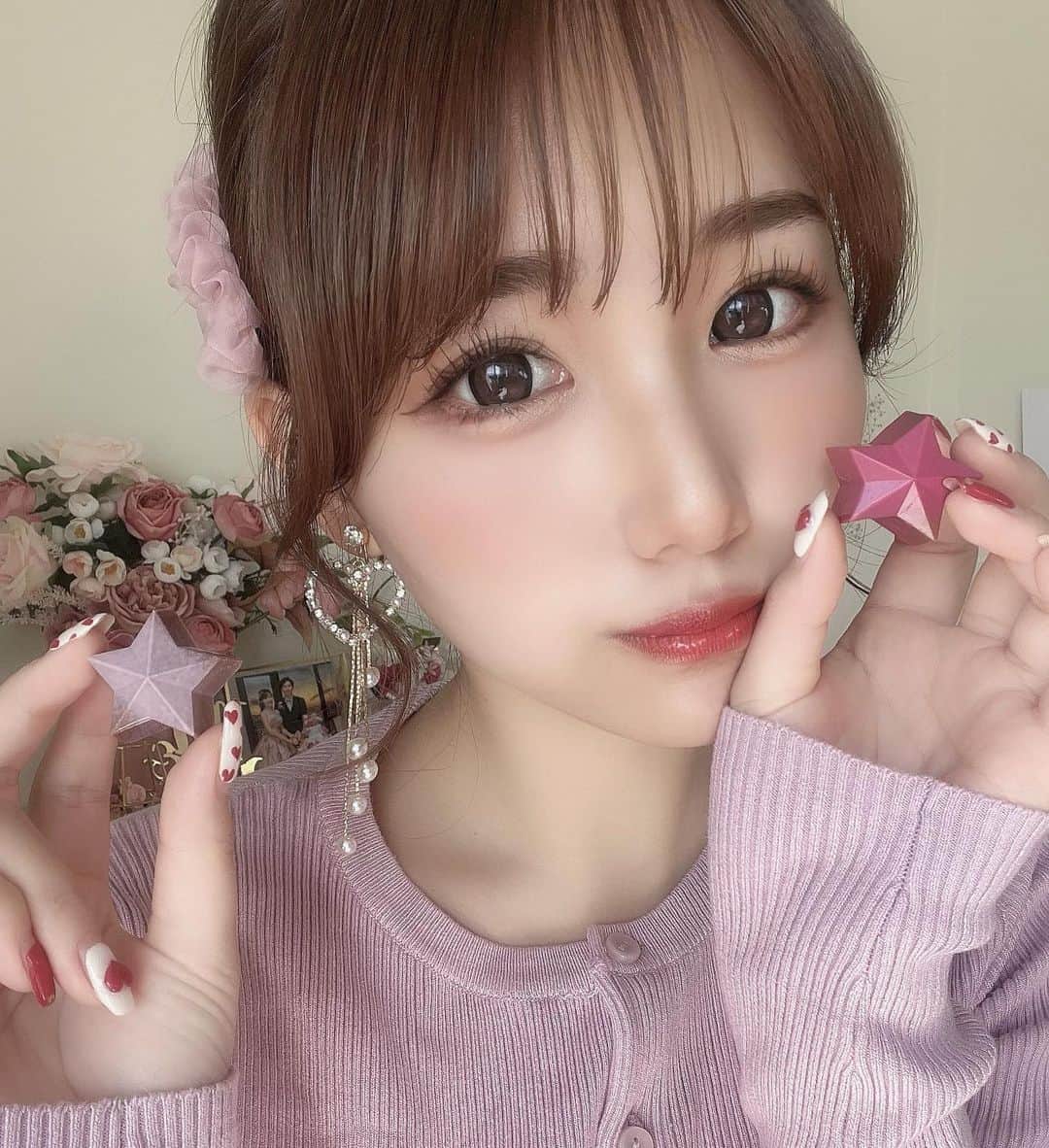 加藤里奈さんのインスタグラム写真 - (加藤里奈Instagram)「⋆  ベルギーに住んでいた時によく食べていた @benoitnihant_japan のチョコレート🍫💗  バレンタインシリーズとっても可愛かったので 久しぶりに買ってみたよ〜🤎  今回のバレンタインコレクションは旅がテーマ✈︎ チョコの形も気球みたいで可愛い♡  世界のカカオ産地を旅するブノワの旅先での インスピレーションから生まれたショコラなんです🍫  JR名古屋高島屋 アムールデュショコラでも 販売してます🤎  ⸜  BENOIT NIHANT ⸝ ポップコレクション5種類 ¥3,024  #benoitnihant #ブノワニアン #バレンタイン  #バレンタインチョコレート #バレンタインネイル  #バレンタインチョコ #バレンタインデー  #バレンタインスイーツ #ベルギーチョコ」1月22日 19時48分 - katoco0326