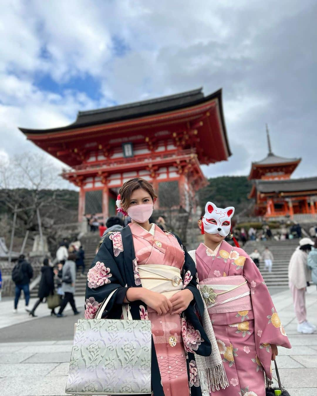 堀えりかさんのインスタグラム写真 - (堀えりかInstagram)「着物最後👘！ 次はどこに行こうかな〜🥳🥳🥳   #京都 #清水寺 #着物 #着回しコーデ #着物ヘア #着物デート #食べ歩き #姪っ子」1月22日 20時50分 - xerikax143