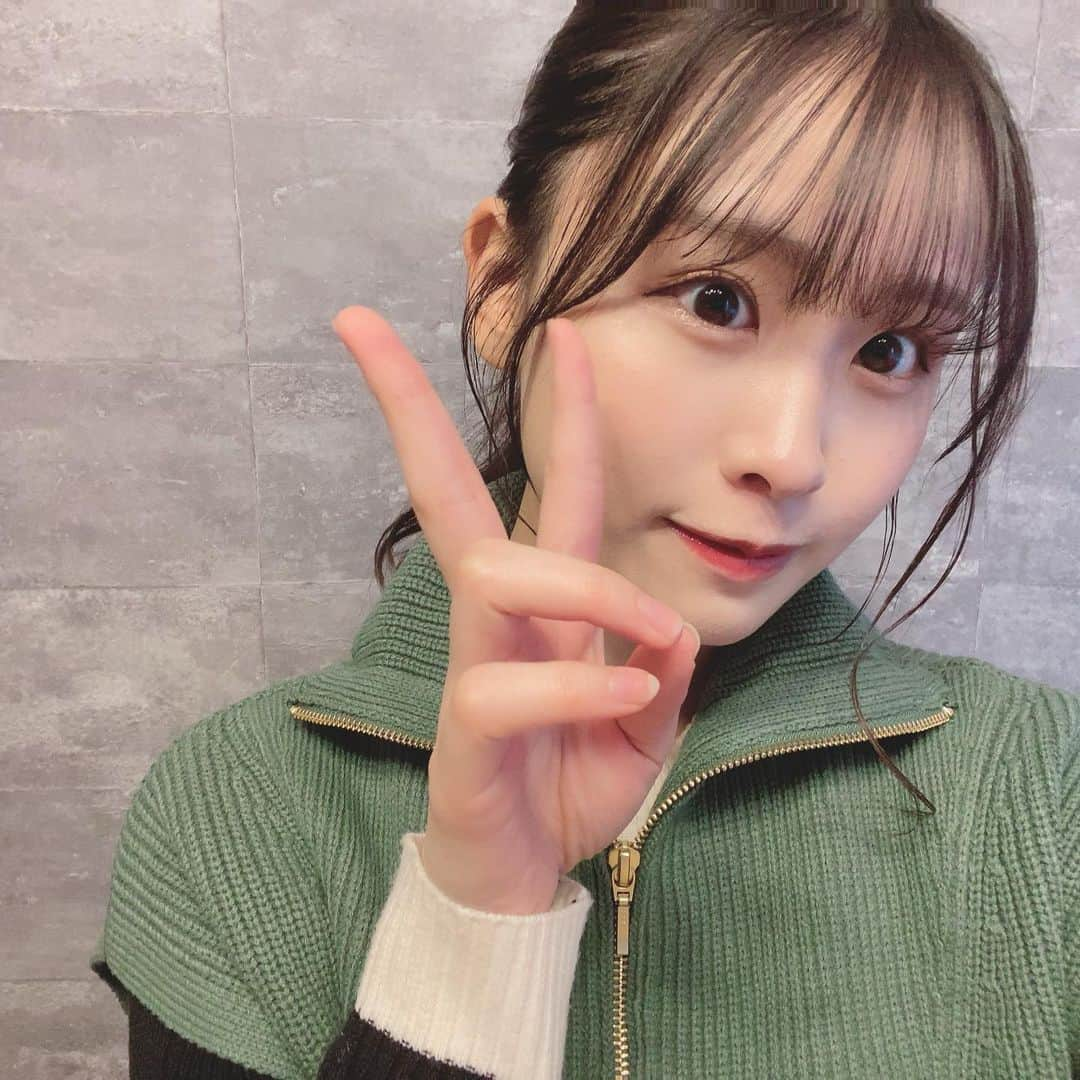 もかさんのインスタグラム写真 - (もかInstagram)「なんか最近まじで投稿頻度少ないなと反省してるので  ちょっと前のだけど自撮りしたやつ！  ちなみにこれ、なんの撮影の日かわかる人とかいたりします？笑」1月22日 21時09分 - moca.2812