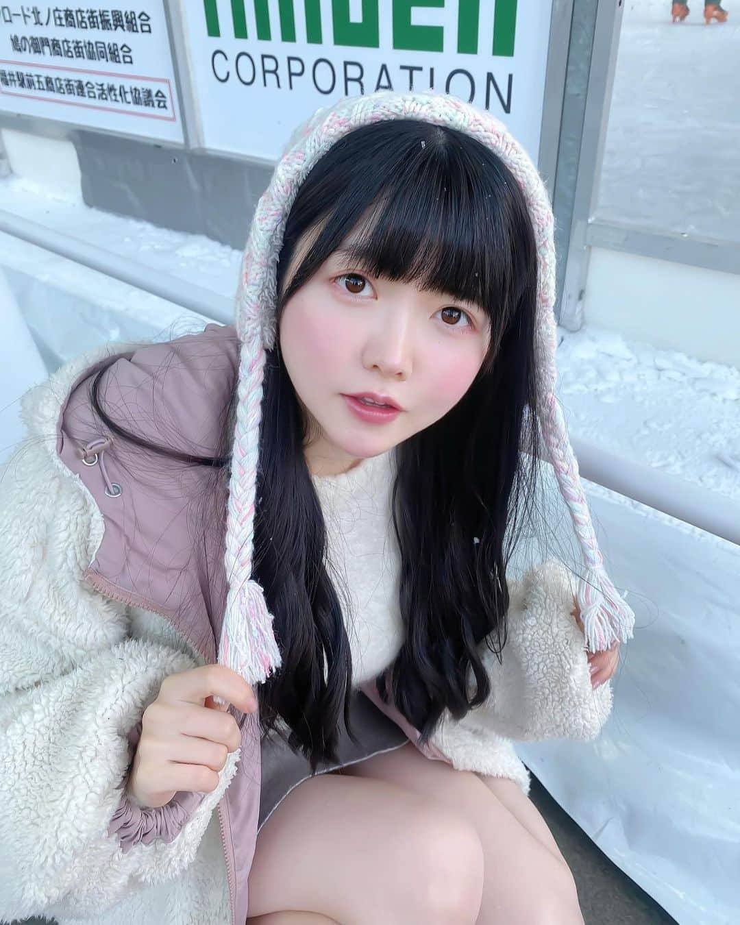 小野寺梓さんのインスタグラム写真 - (小野寺梓Instagram)「⛄️   今日は福井県に行ってきました！ カニ食べれたよ〜！   #福井  #福井県  #fukui #olivedesolive  #アウター #outer  #lowrysfarm  #ニット #knit #heather  #スカート #skirt  #ニット帽  #帽子 #knithat #雪  #snow  #冬  #winter  #アイドル  #偶像  #黒髪  #黒髪ロング  #japanesegirl  #グラビア  #真っ白なキャンバス  #白キャン  #小野寺梓 #japanesemodel」1月22日 21時57分 - onoderaco