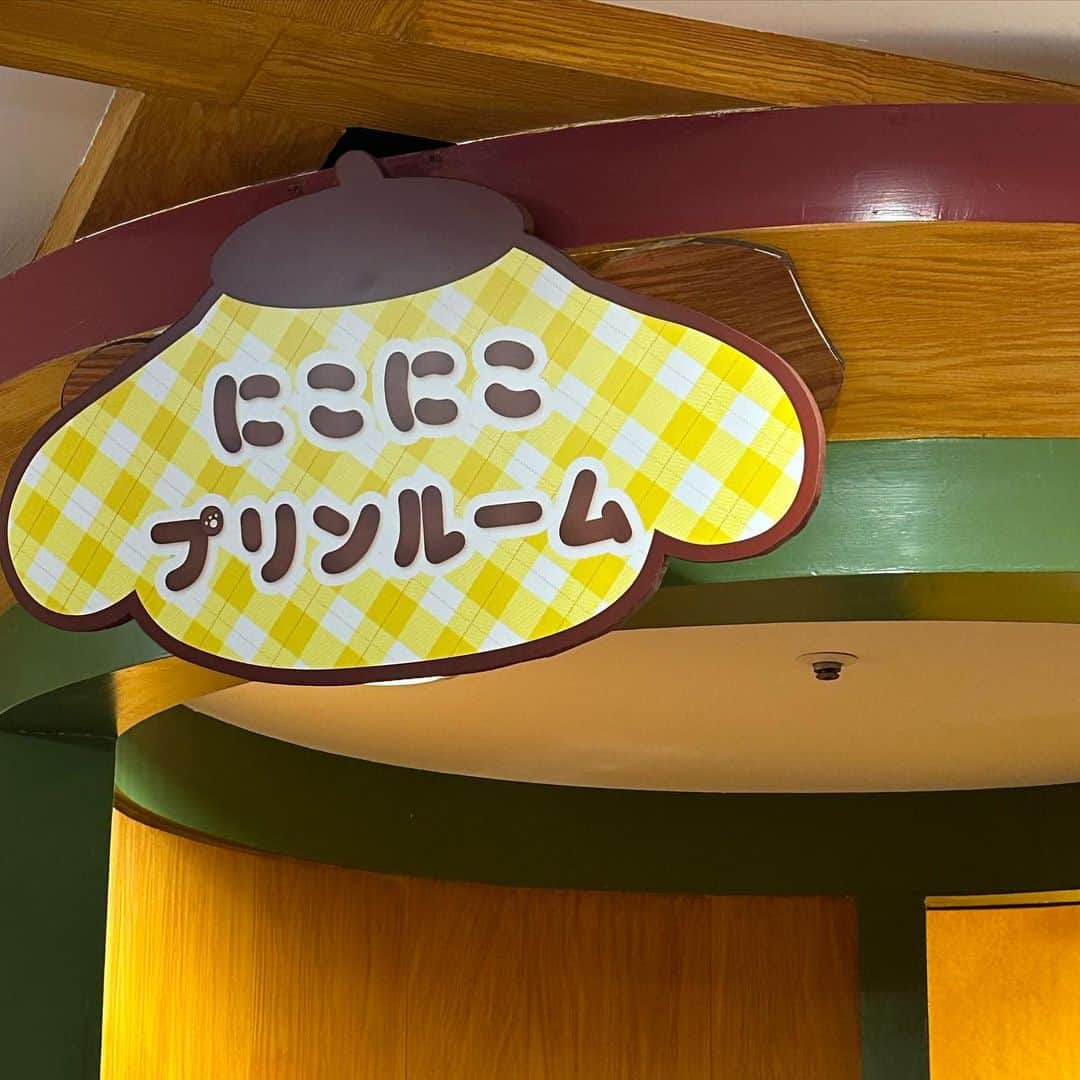 仲里依紗さんのインスタグラム写真 - (仲里依紗Instagram)「にこにこプリンルーム🍮💛🍯🌼🐣🔔✨  ネコミミビーニー😼　@re._oyoufukuyasan_  新作カミングスーン♥️🐈」1月22日 23時07分 - riisa1018naka