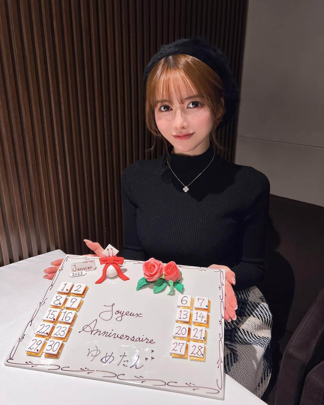 ゆめさんのインスタグラム写真 - (ゆめInstagram)「ゆいたんと久しぶりにランチ❤︎  めちゃくちゃサプライズで 誕生日祝ってくれた笑  もう自分の誕生日なんて忘れてたから 何事かと思って爆笑しちゃったよ🤣💕💕  プレートかわいすぎだし、面白かったし もー、本当ありがとう🥰💓💓  ご飯も美味しくて満足な一日でした❤️  また来月ねっ✌️💕💕  #ありがとう #西麻布 #六本木 #麻布十番 #港区#フレンチ #ミシュラン一つ星 #誕生日プレート #ランチ #おしゃれランチ」1月23日 9時00分 - ___yu.me___