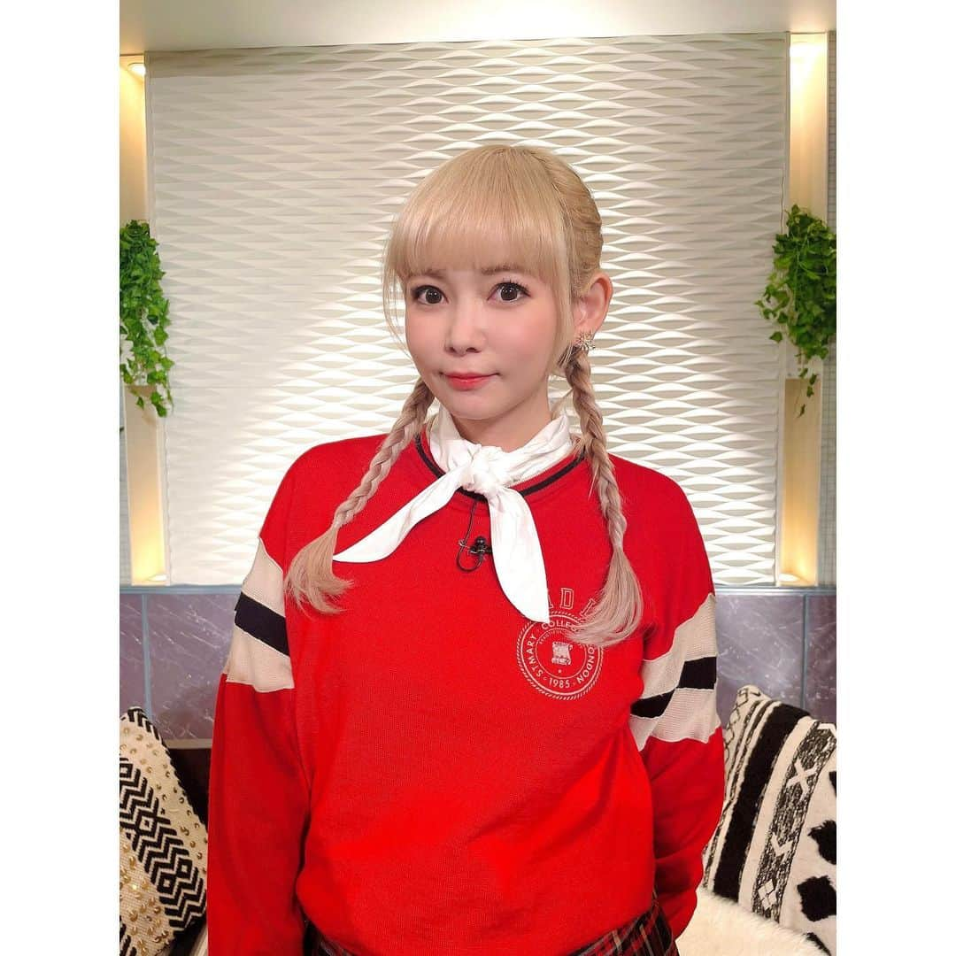 中川翔子さんのインスタグラム写真 - (中川翔子Instagram)「今週の『音ボケPOPS』の衣装かわいすぎないか😳❤️  金髪との相性も相性抜群だし、またハイトーンに戻したくなっちゃうじゃんんん🥺  #中川翔子 #音ボケpops #しょこたん衣装」1月23日 9時13分 - shoko55mmts