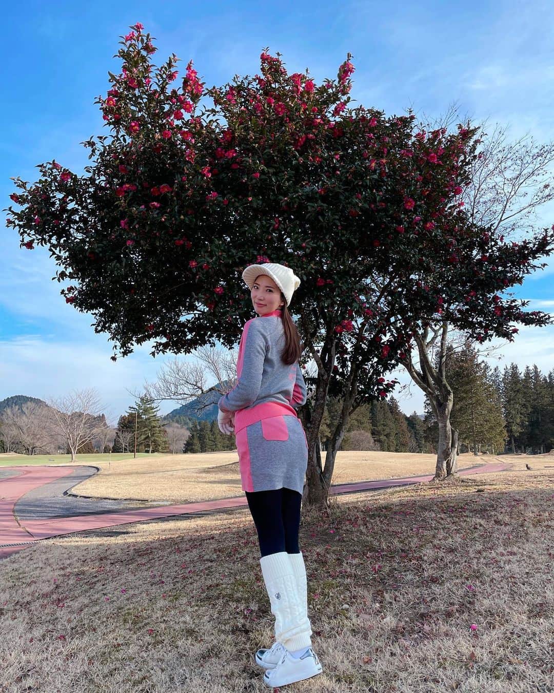 松嶋えいみさんのインスタグラム写真 - (松嶋えいみInstagram)「昨日のゴルフ⛳️🧡 天気良くて気持ち良かった✨  全身 @efficace_official 🦌💓 帽子もニットも足元も暖かすぎた！！  #ゴルフ #ゴルフ女子 #golf #golfwear #efficace」1月23日 13時51分 - eimi_matsushima