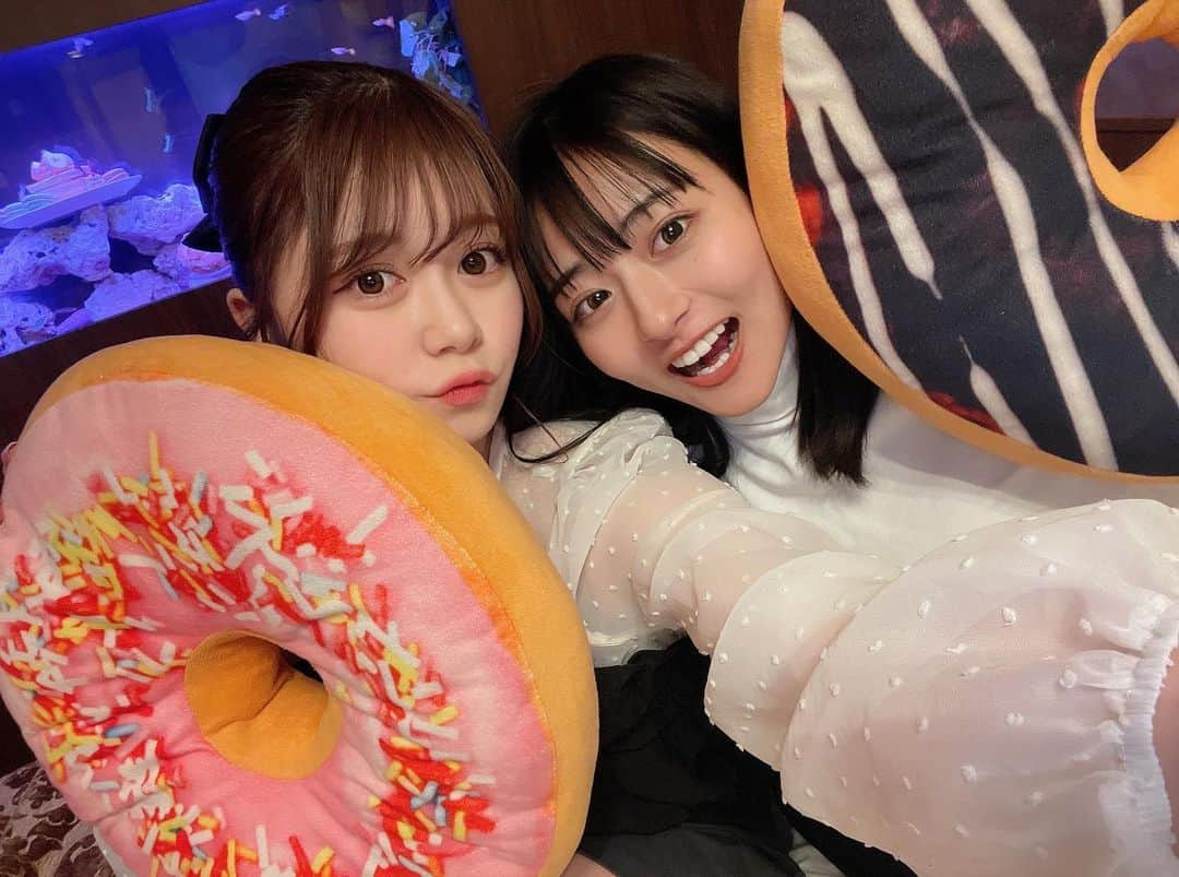 熊谷真里（まりくま）さんのインスタグラム写真 - (熊谷真里（まりくま）Instagram)「⁡ ⁡ お菓子のおうち🍩 ⁡ ⁡ ここ最近いっぱい泣いていっぱい笑って いっぱいすっきりした！🥱🤍 周りに居てくれてる人たちの大切さを学んだよん（ ˘ ˘ ） ⁡ ⁡ すみれは頼れるお姉ちゃん( ˙³˙)♥ ⁡髪色可愛かったあああ ⁡ ⁡ ⁡ ⁡ ⁡ ⁡ いつもいいね＆コメントありがとうございます🧸🎀 ⁡ ⁡ ⁡ ⁡ #まりくま #すみぽん #まりくま進化計画 #Popteen #pop #恋ステ #お菓子の家 #ホカンス #ホカンスコーデ #女子会 #女子会パーティー #instafashion #instamood」1月23日 17時03分 - maritsupe0208