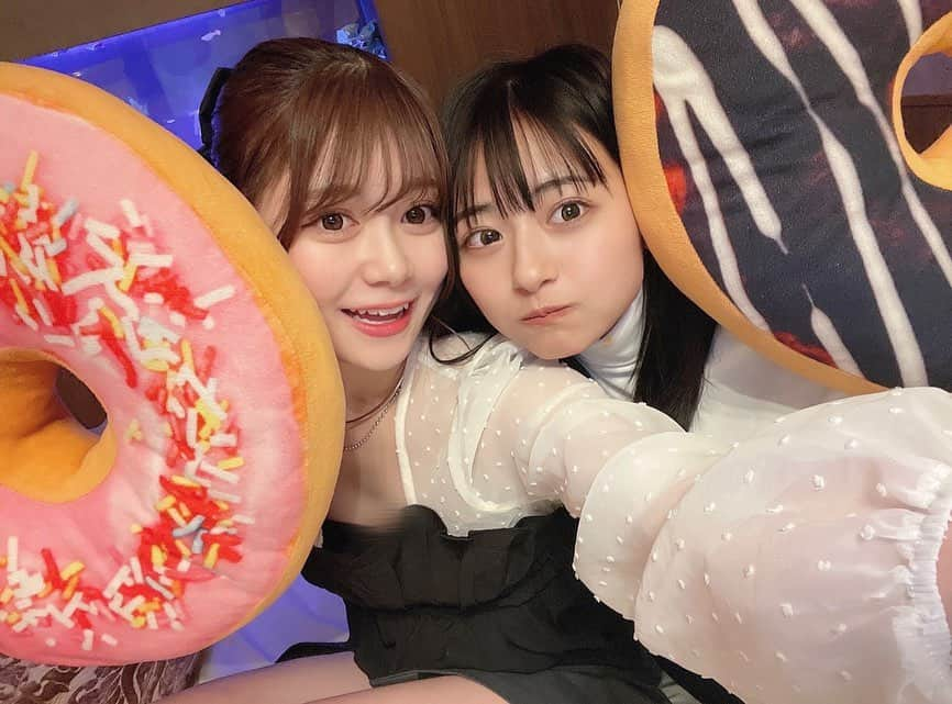 熊谷真里（まりくま）さんのインスタグラム写真 - (熊谷真里（まりくま）Instagram)「⁡ ⁡ お菓子のおうち🍩 ⁡ ⁡ ここ最近いっぱい泣いていっぱい笑って いっぱいすっきりした！🥱🤍 周りに居てくれてる人たちの大切さを学んだよん（ ˘ ˘ ） ⁡ ⁡ すみれは頼れるお姉ちゃん( ˙³˙)♥ ⁡髪色可愛かったあああ ⁡ ⁡ ⁡ ⁡ ⁡ ⁡ いつもいいね＆コメントありがとうございます🧸🎀 ⁡ ⁡ ⁡ ⁡ #まりくま #すみぽん #まりくま進化計画 #Popteen #pop #恋ステ #お菓子の家 #ホカンス #ホカンスコーデ #女子会 #女子会パーティー #instafashion #instamood」1月23日 17時03分 - maritsupe0208