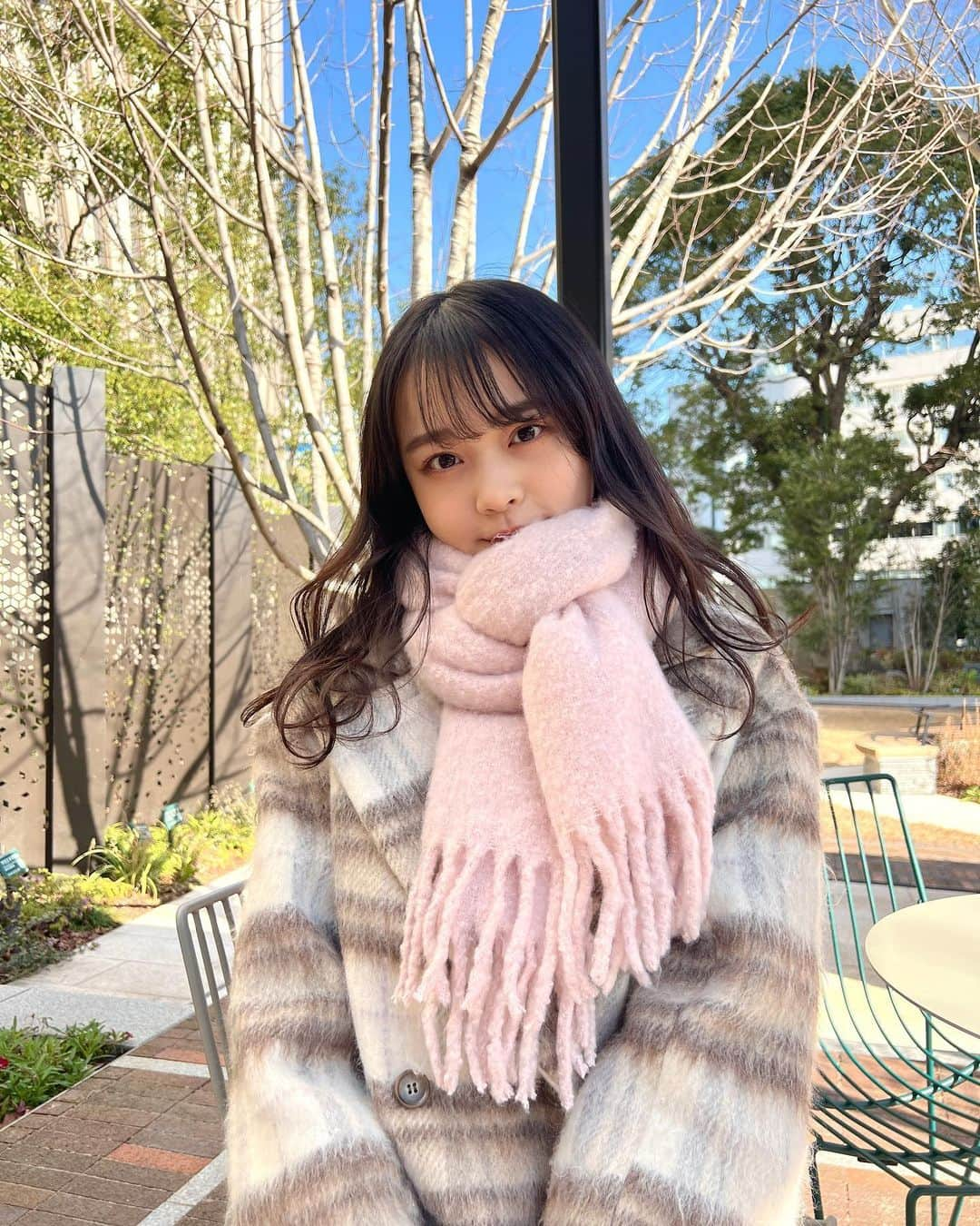 林芽亜里さんのインスタグラム写真 - (林芽亜里Instagram)「🎀 ⁡ 昨日の投稿のアップバージョン🧁 やっぱりって思いましたか？笑 ⁡ この日のアイシャドウはマットにしたの👍🏻 ̖́-‬ そして下まぶたちょっと濃いめに色を乗せました💐 ⁡ リップもほんのりツヤ感～💄 ⁡ 最近はブラックのマスカラにハマっています🐈‍⬛ ⁡ ⁡ 最近のメイク事情でした🍤 そして何だか絵文字を沢山使いたくなり、絵文字たくさんの文章になりました🍥🤣 ⁡ ⁡ #林芽亜里 #メイク事情 #絵文字」1月23日 17時44分 - meari__hayashi