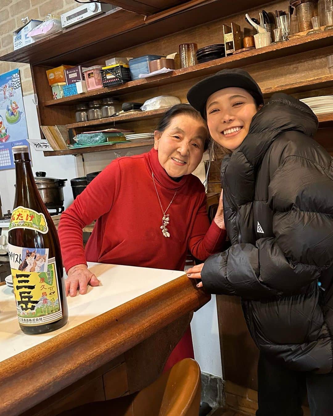 高梨沙羅さんのインスタグラム写真 - (高梨沙羅Instagram)「赤いワンピースがとっても似合う可愛いお母さん❤️ またお会いしたいです。 今度はお腹空かせてきます！ #昨日のお散歩後 #実家の温かさ」1月23日 18時41分 - sara.takanashi