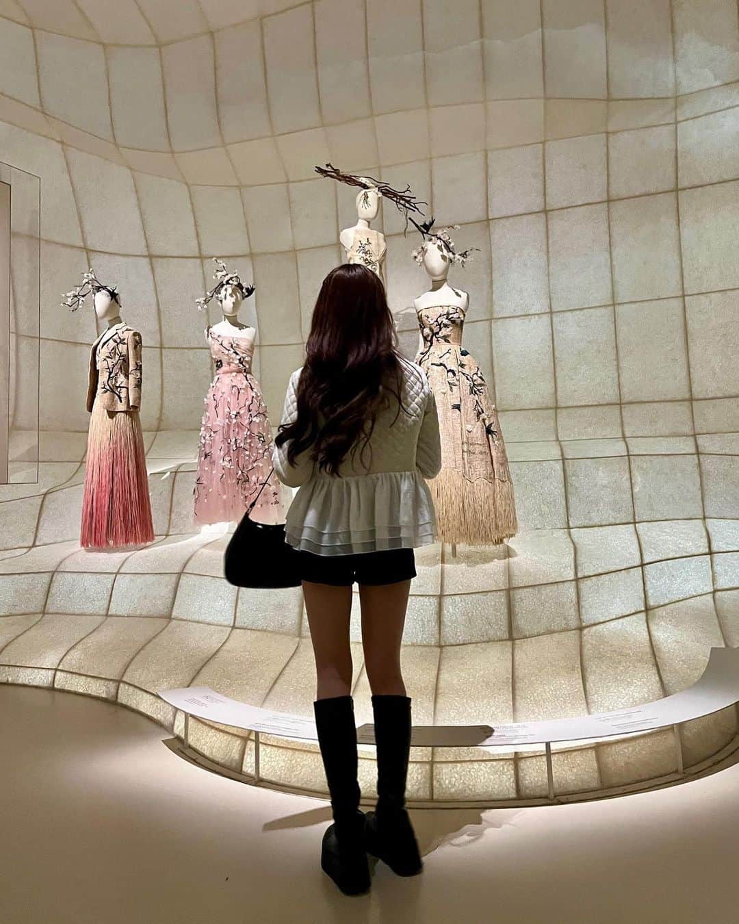 古澤里紗さんのインスタグラム写真 - (古澤里紗Instagram)「Diorの展示会行った時のお洋服~🏛️✨  . . .  洋服ってやっぱり 1番心を揺さぶられる...‪ (* ॑ ॑* )♡  . . .  #ふーりーこーで  #フレンチガーリー  #mieyamieya #rojita  #prada  #東京現代美術館」1月23日 22時11分 - fuuuuu_ri
