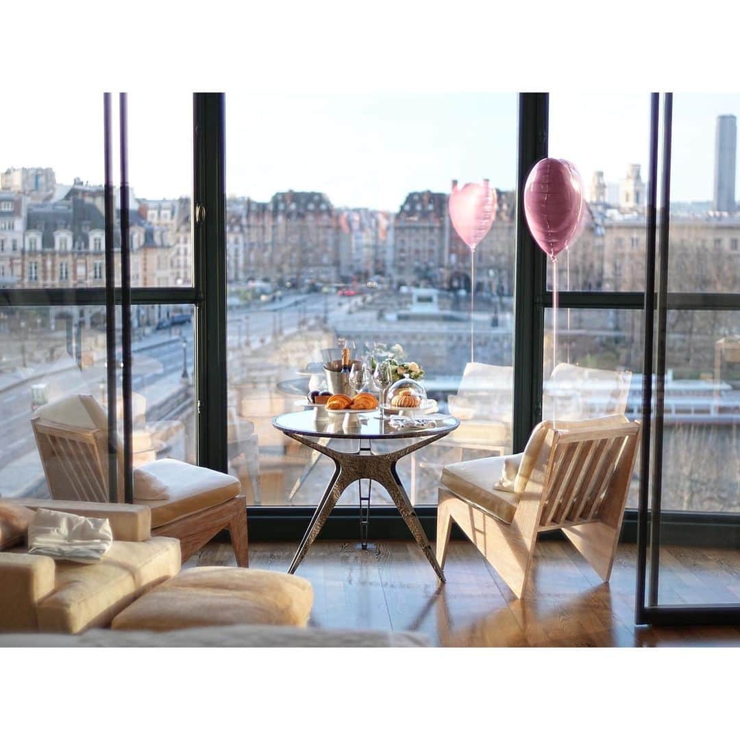石井美保さんのインスタグラム写真 - (石井美保Instagram)「Cheval Blanc Paris 眺望もインテリアも最高でした。#mihoishii_paris」1月23日 22時50分 - miho_ishii