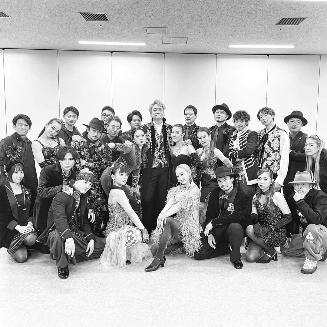 香取慎吾さんのインスタグラム写真 - (香取慎吾Instagram)「LIVE #BlackRabbit in #有明アリーナ 楽しいが溢れる 幸せな２日間でした！ #BETTING #罠の戦争 #SHINGOxSEVENTEEN #香取慎吾 #SEVENTEEN」1月23日 22時53分 - katorishingo_official